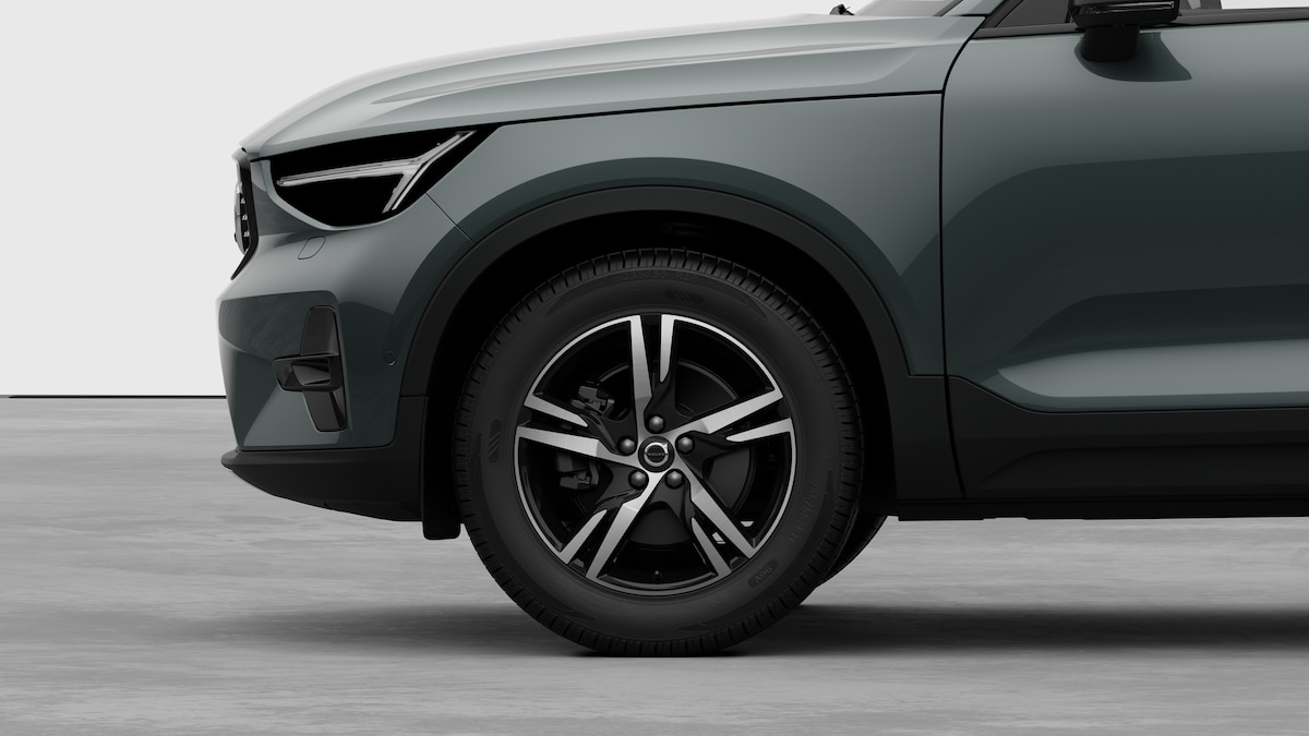 VOLVO XC40 2.0 B3 MH Plus Dark-image-7