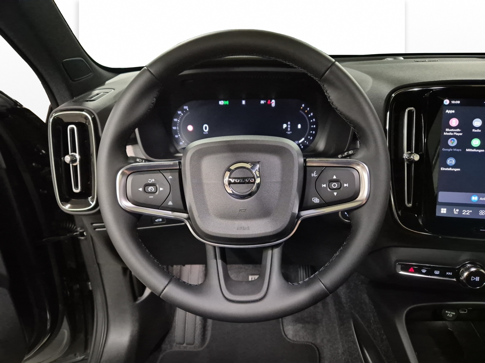 VOLVO XC40 2.0 B3 MH Plus Dark-image-8
