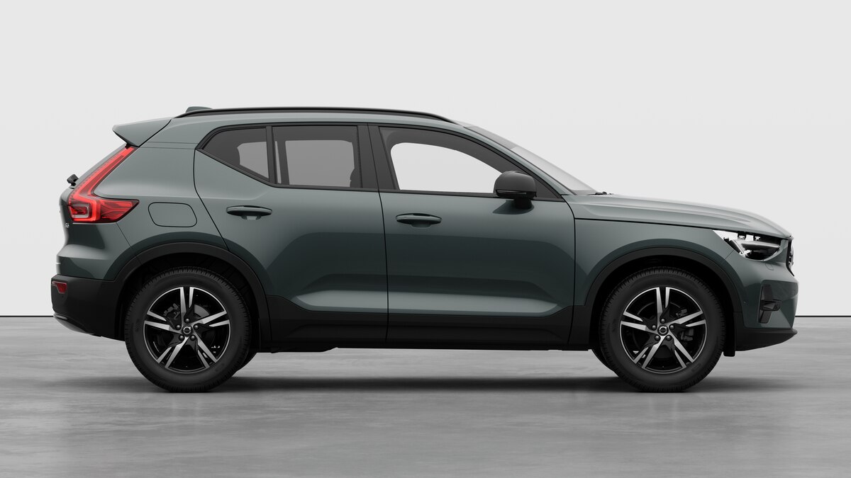 VOLVO XC40 2.0 B3 MH Plus Dark-image-3