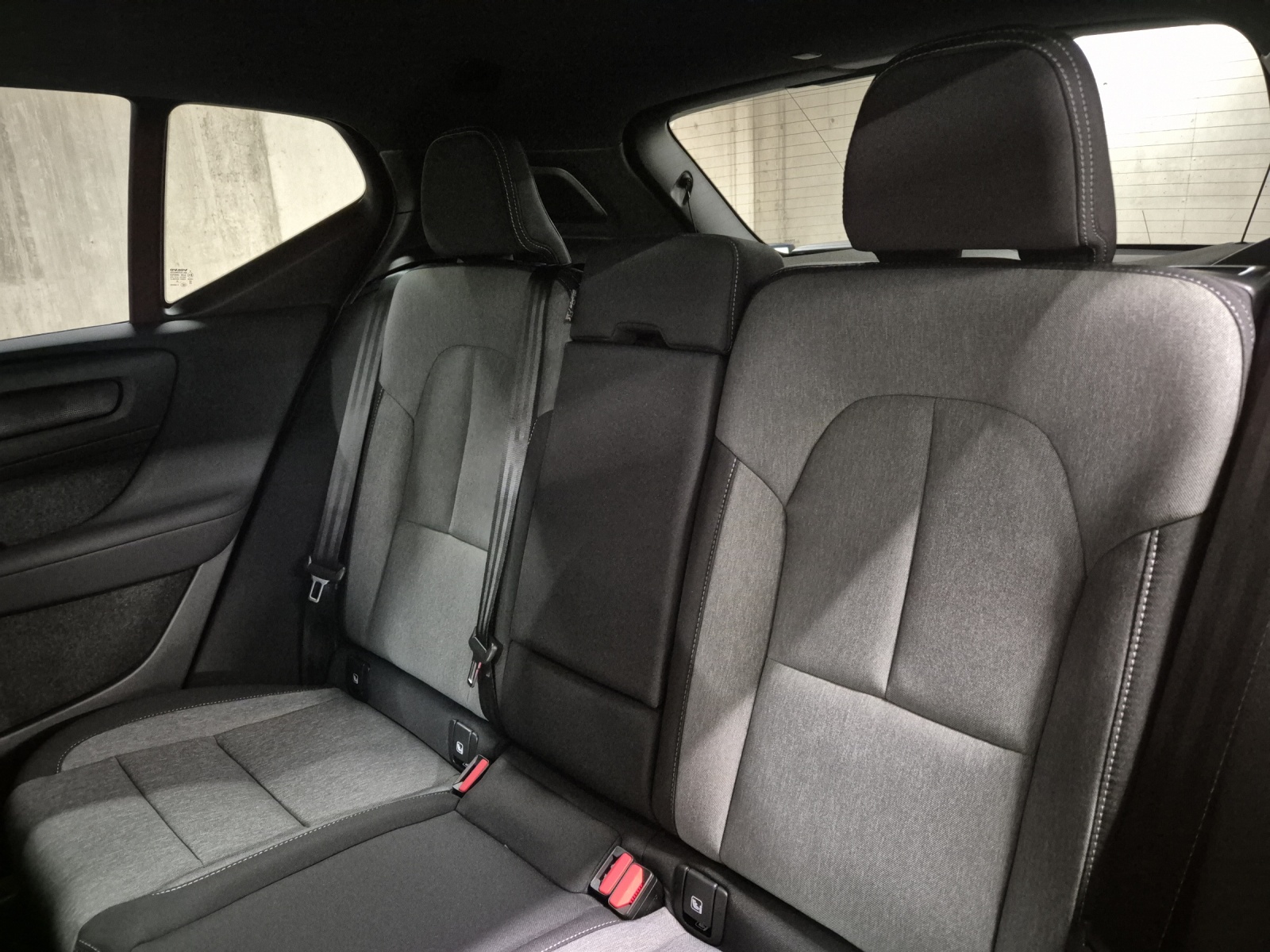 VOLVO XC40 2.0 B3 MH Plus Dark-image-15