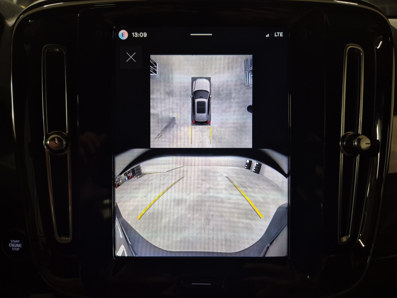 VOLVO XC40 2.0 B3 MH Plus Dark-image-11