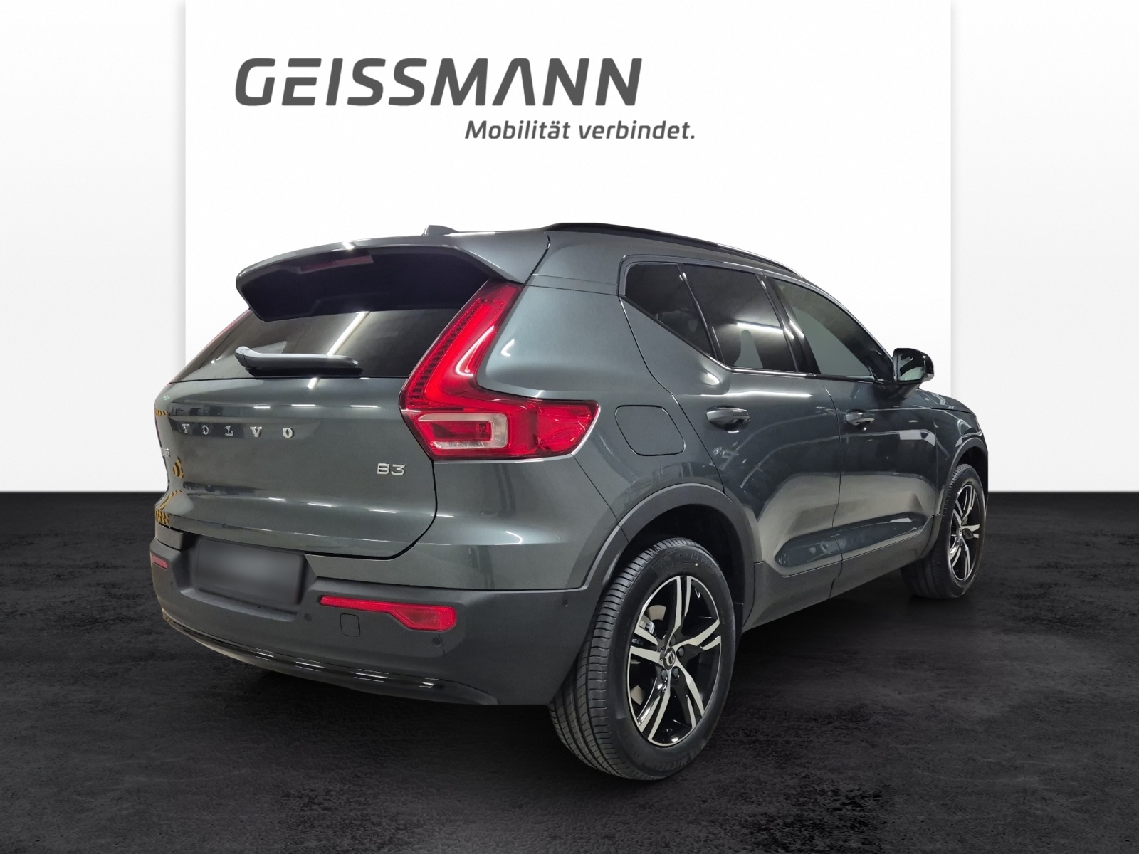 VOLVO XC40 2.0 B3 MH Plus Dark-image-6