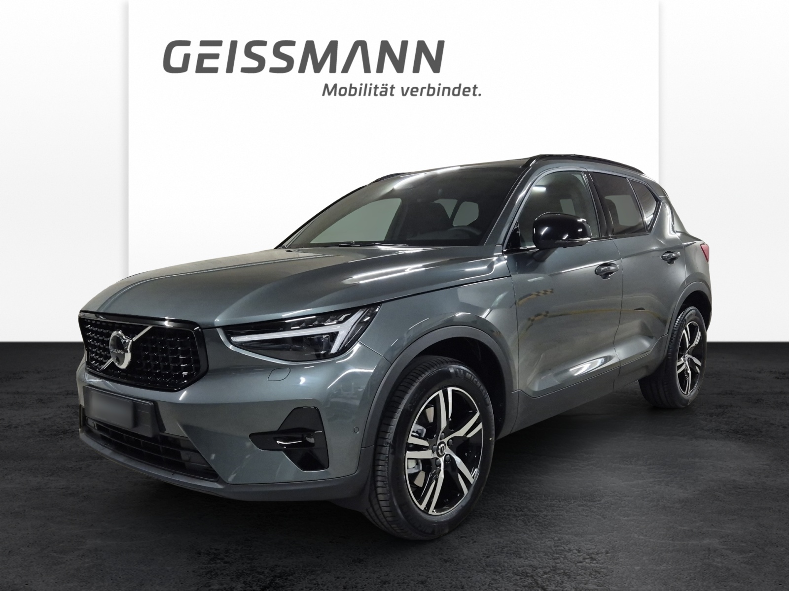 VOLVO XC40 2.0 B3 MH Plus Dark