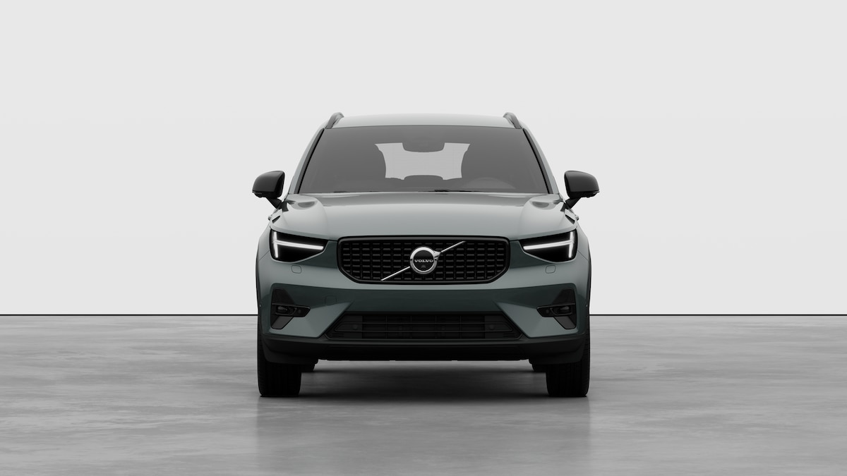 VOLVO XC40 2.0 B3 MH Plus Dark-image-4