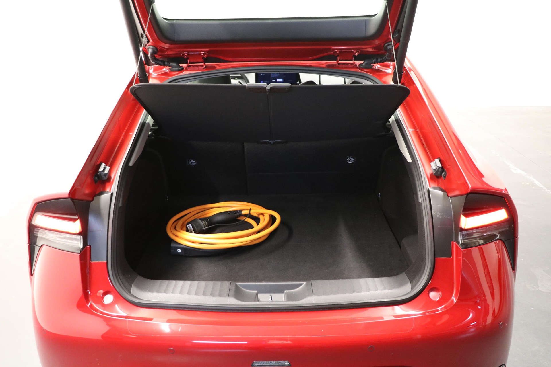 TOYOTA Prius 2.0 Plug-In-Hybrid Premium-image-13