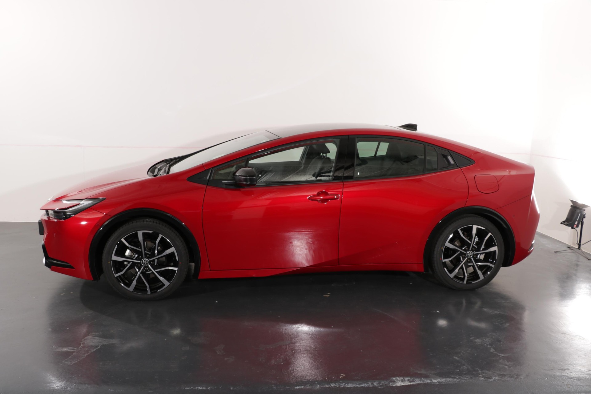 TOYOTA Prius 2.0 Plug-In-Hybrid Premium-image-2