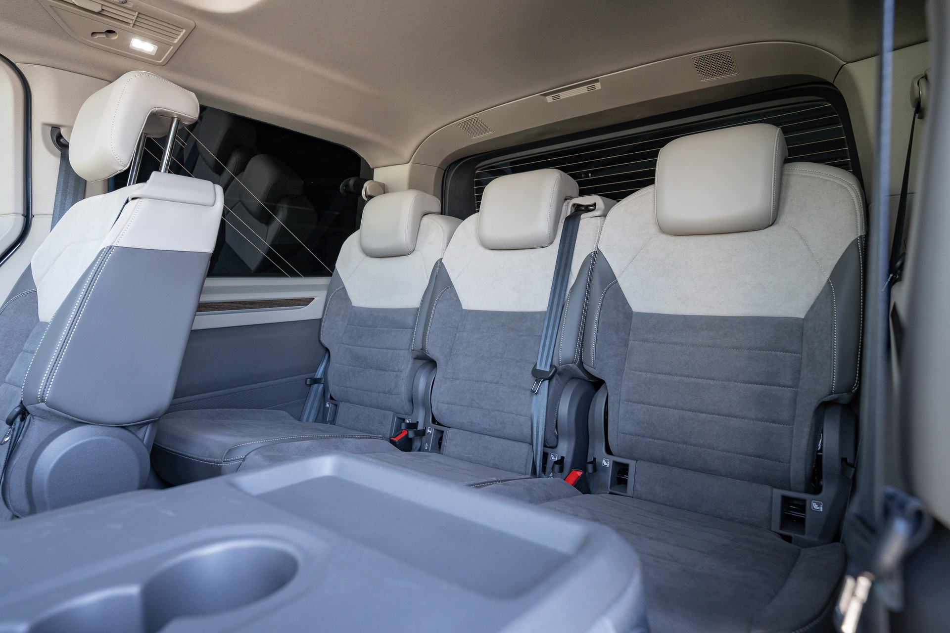 VW Multivan 2.0 TDI Style DSG Lang-image-11
