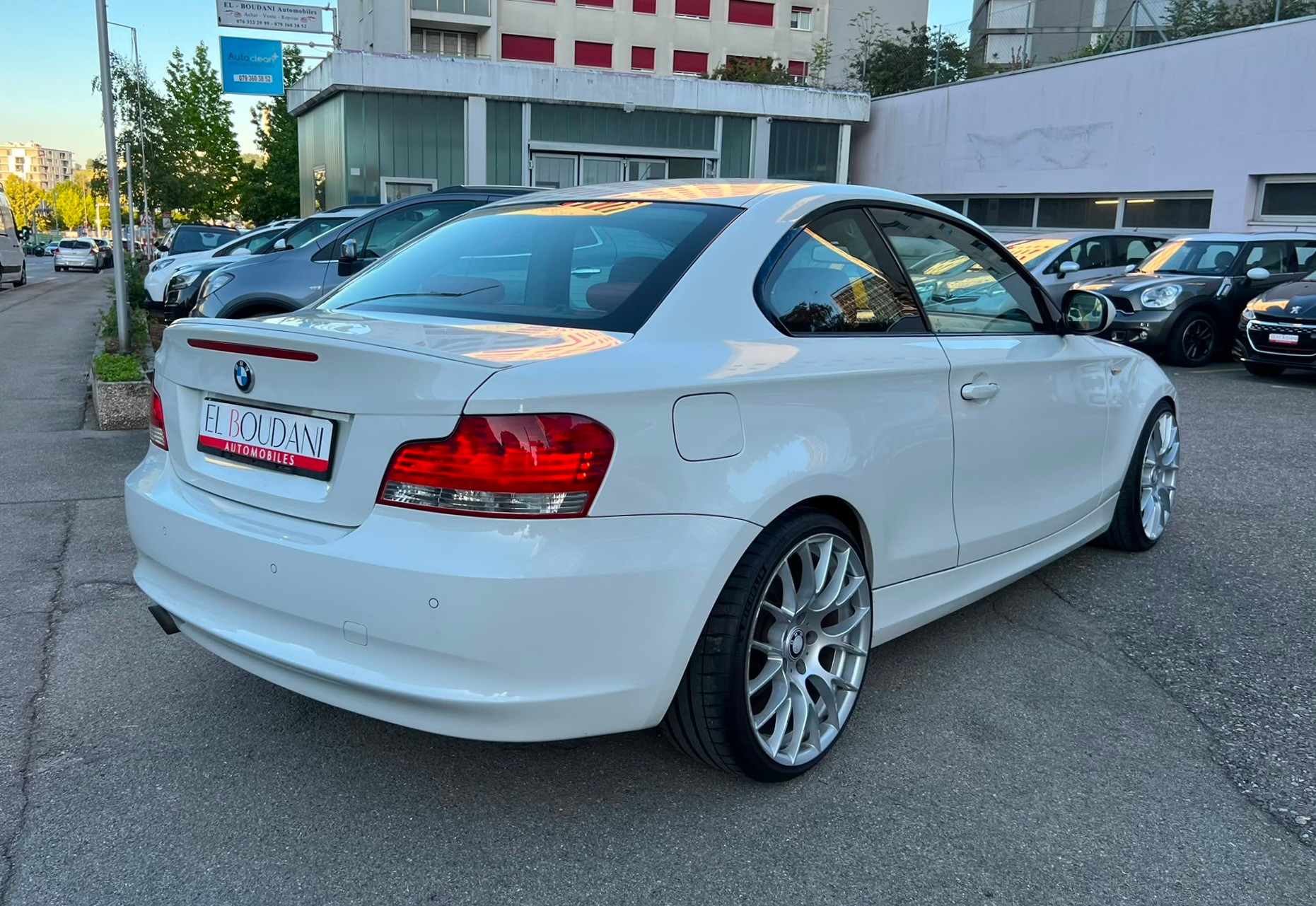 BMW 120i Coupé-image-4