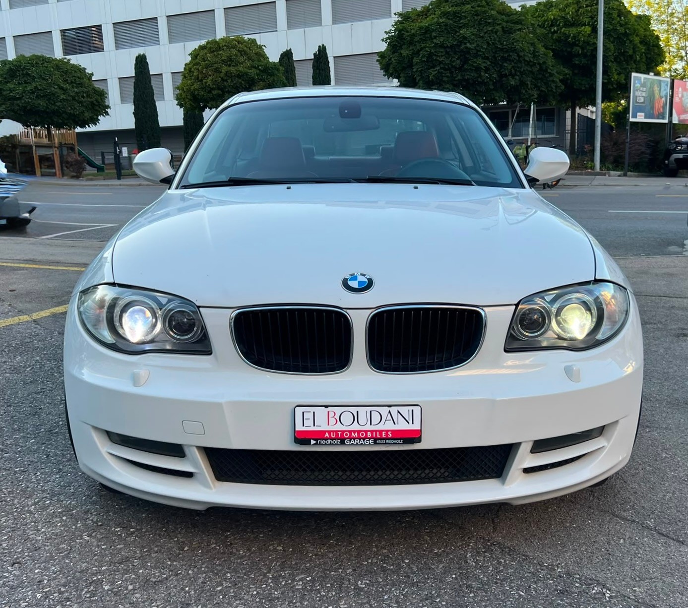 BMW 120i Coupé-image-1