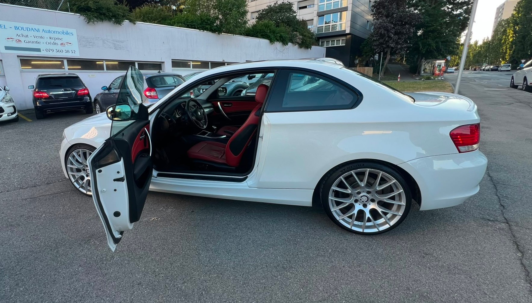 BMW 120i Coupé-image-3
