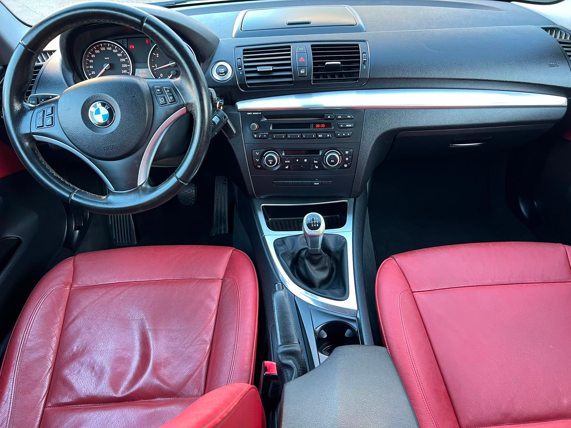 BMW 120i Coupé-image-10