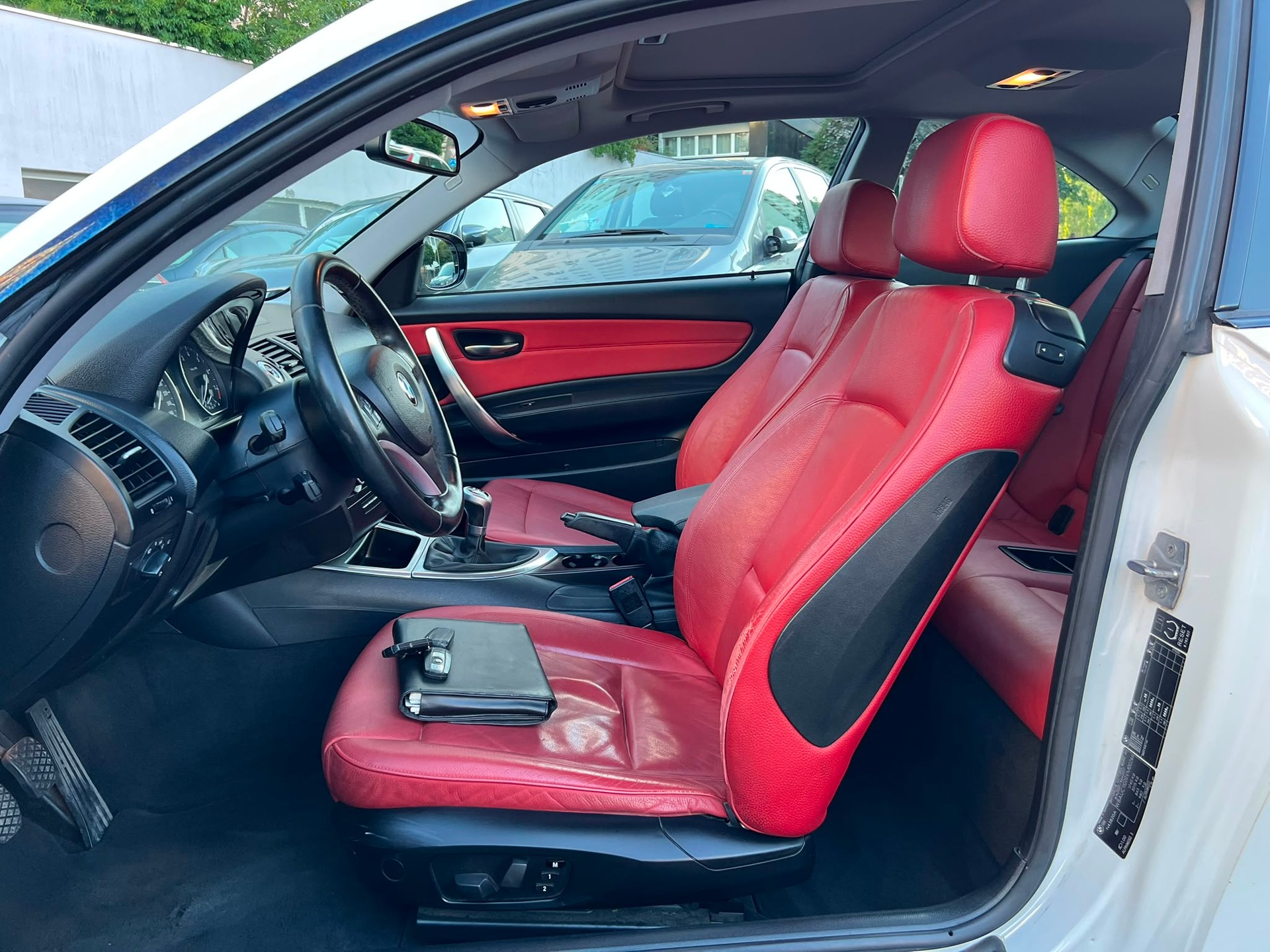 BMW 120i Coupé-image-8