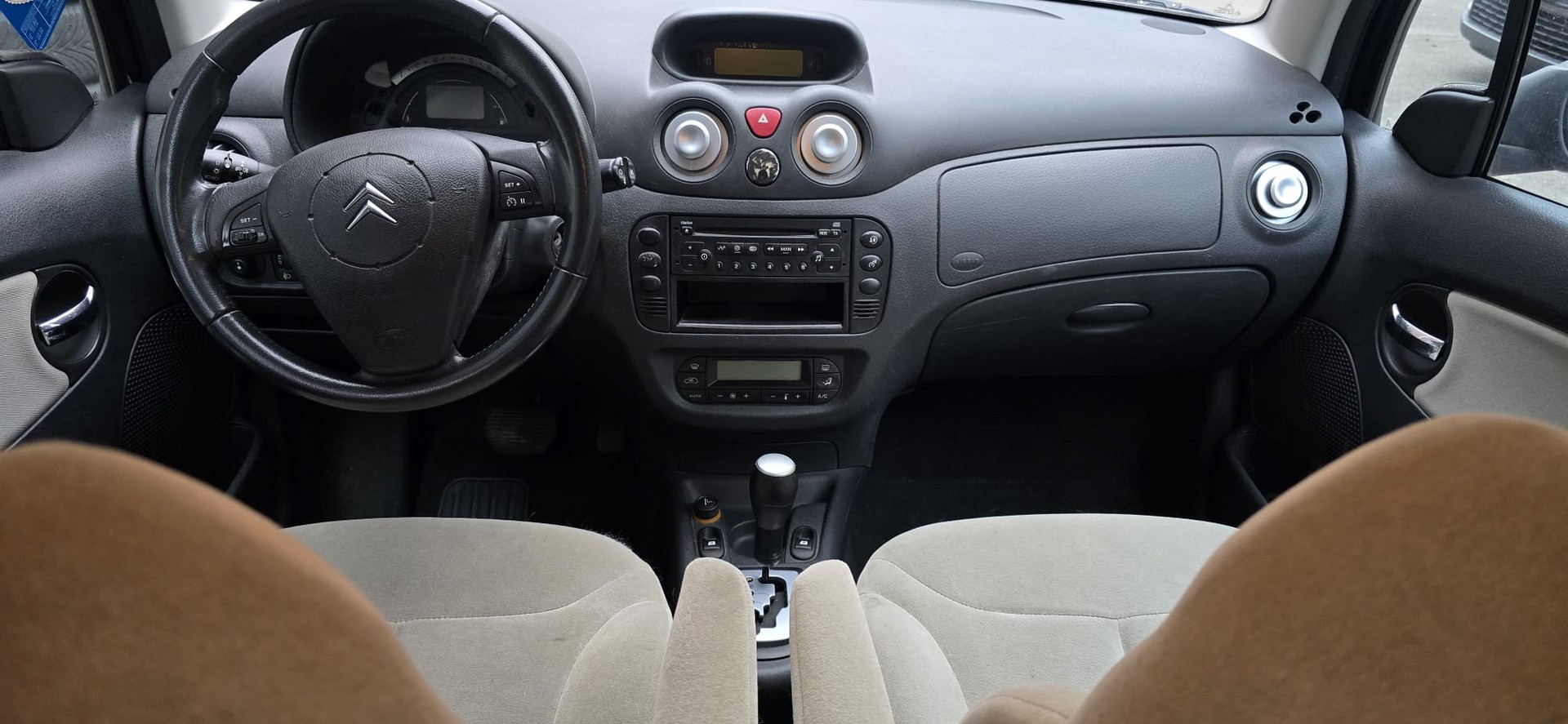 CITROEN C3 1.4i Exclusive-image-6