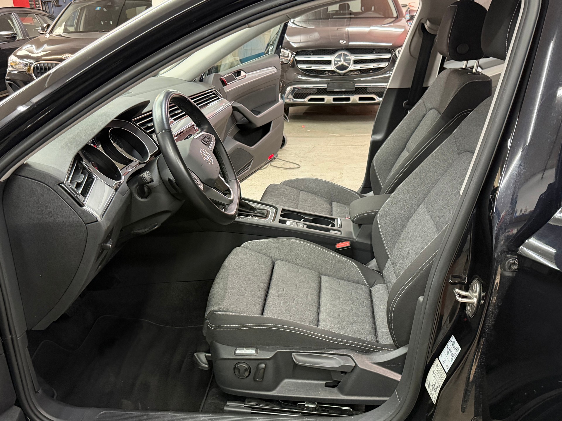 VW Passat 2.0 TDI BMT Business DSG-image-9
