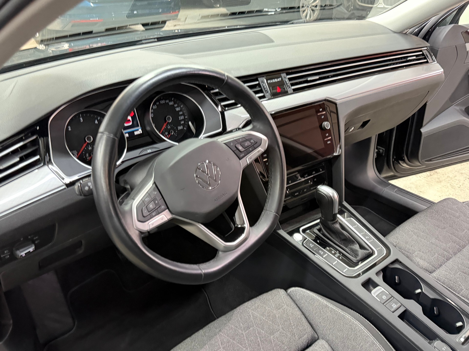 VW Passat 2.0 TDI BMT Business DSG-image-8