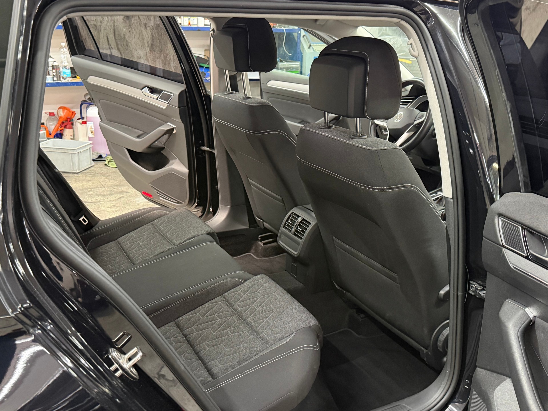 VW Passat 2.0 TDI BMT Business DSG-image-12
