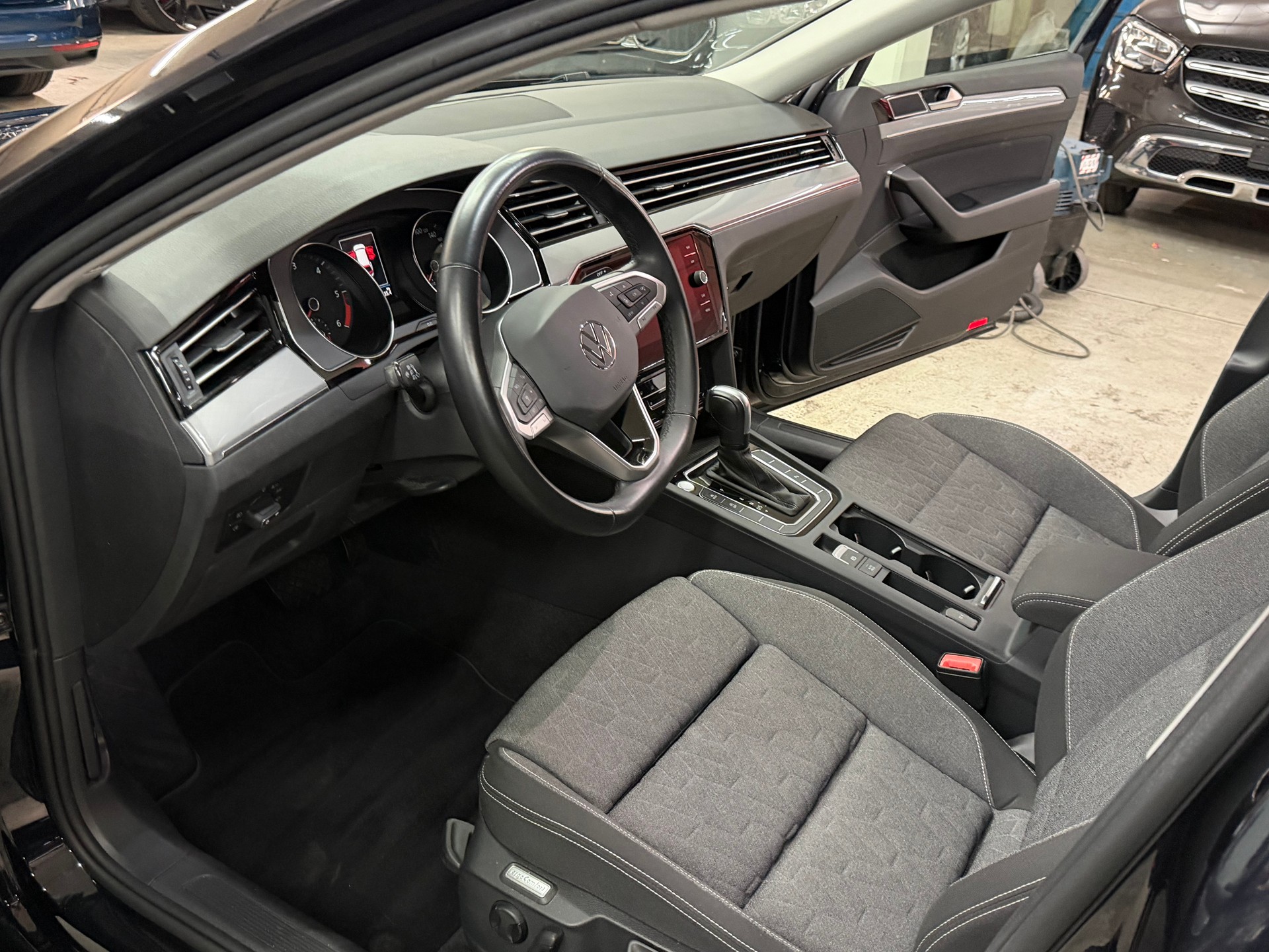 VW Passat 2.0 TDI BMT Business DSG-image-7