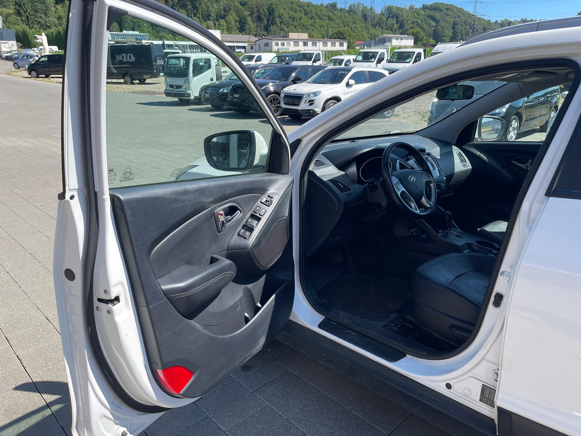 HYUNDAI iX 35 2.0 CRDi Style 4WD Automatic-image-6