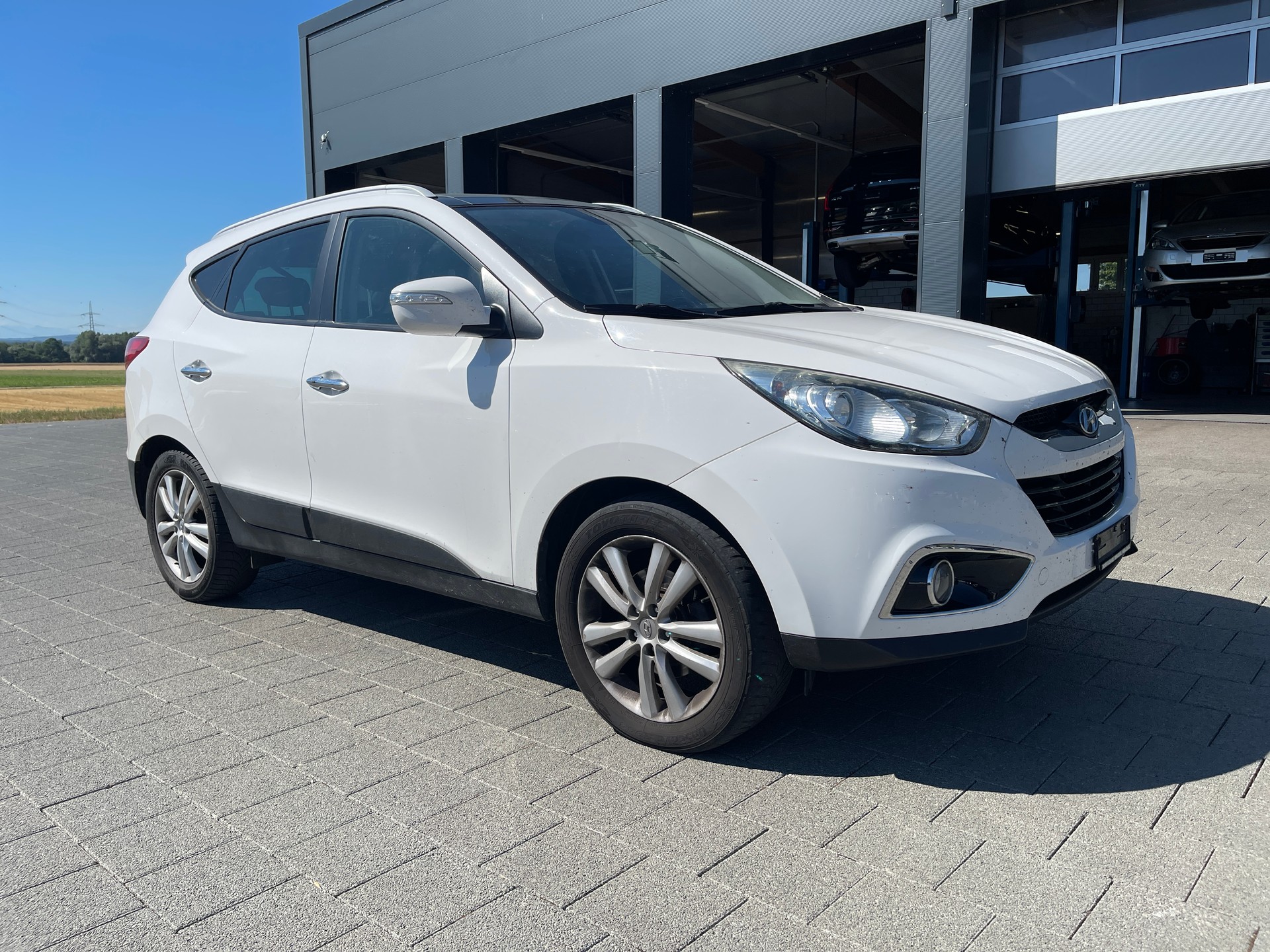 HYUNDAI iX 35 2.0 CRDi Style 4WD Automatic-image-4
