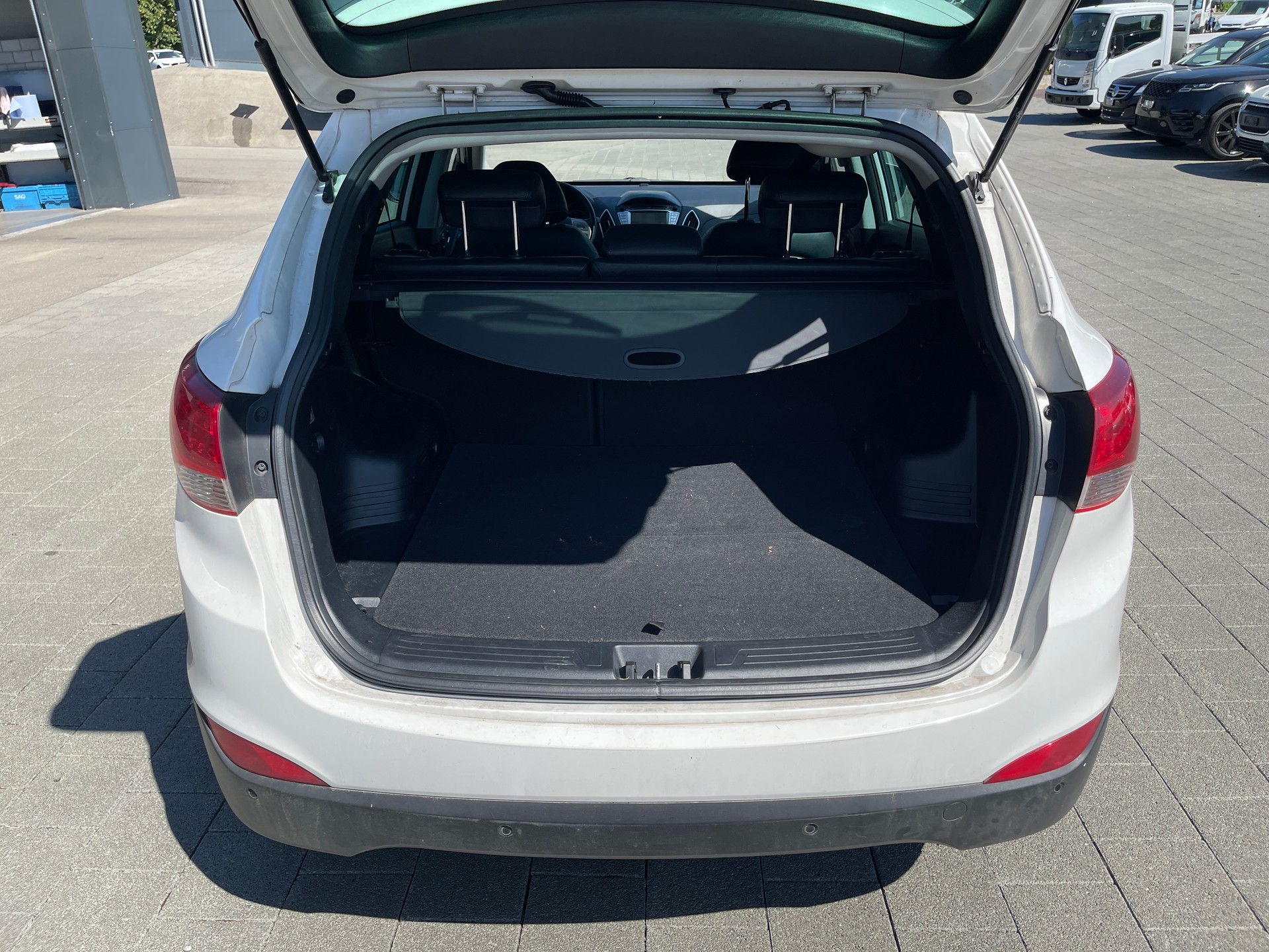 HYUNDAI iX 35 2.0 CRDi Style 4WD Automatic-image-13