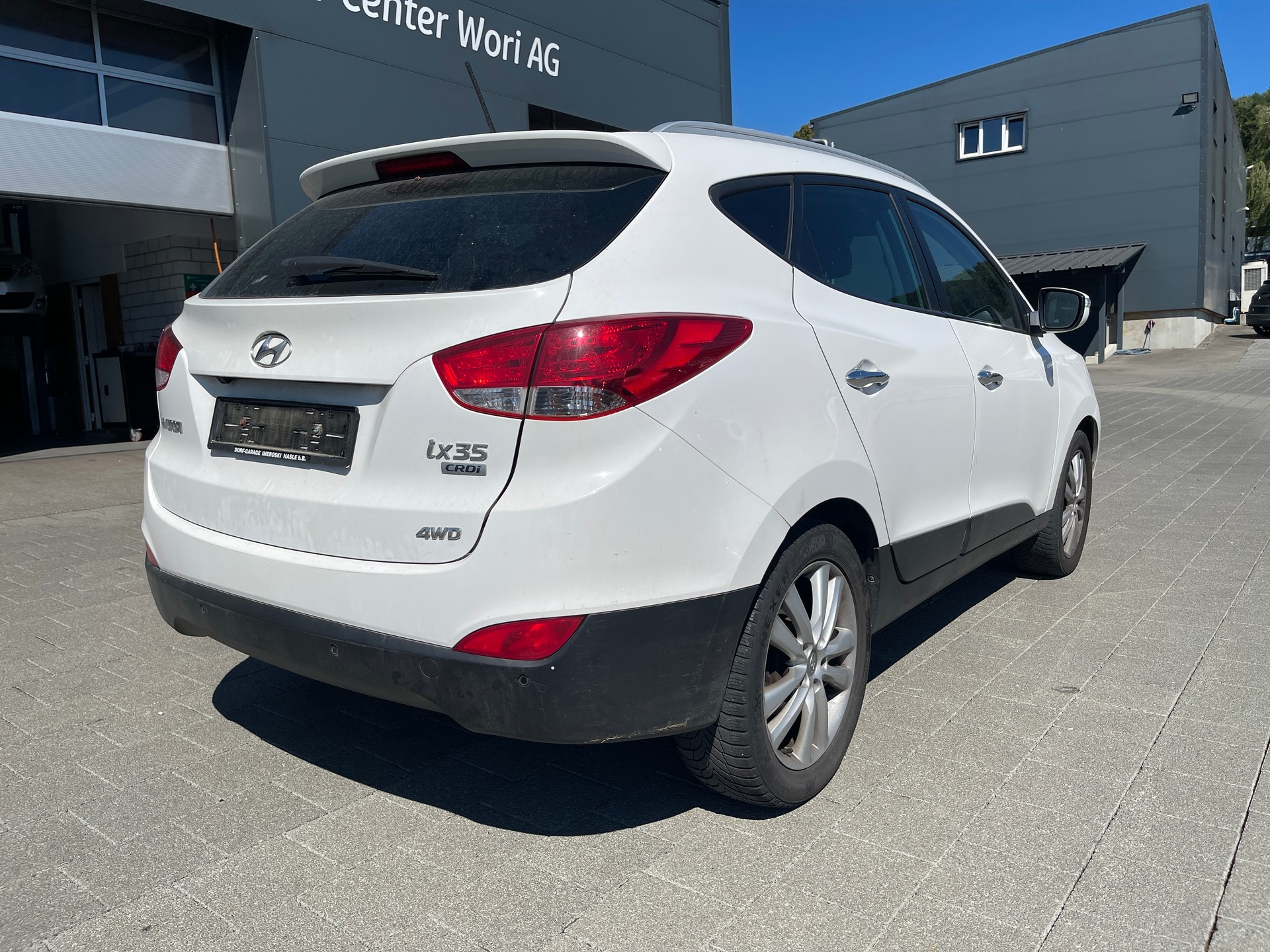 HYUNDAI iX 35 2.0 CRDi Style 4WD Automatic-image-3