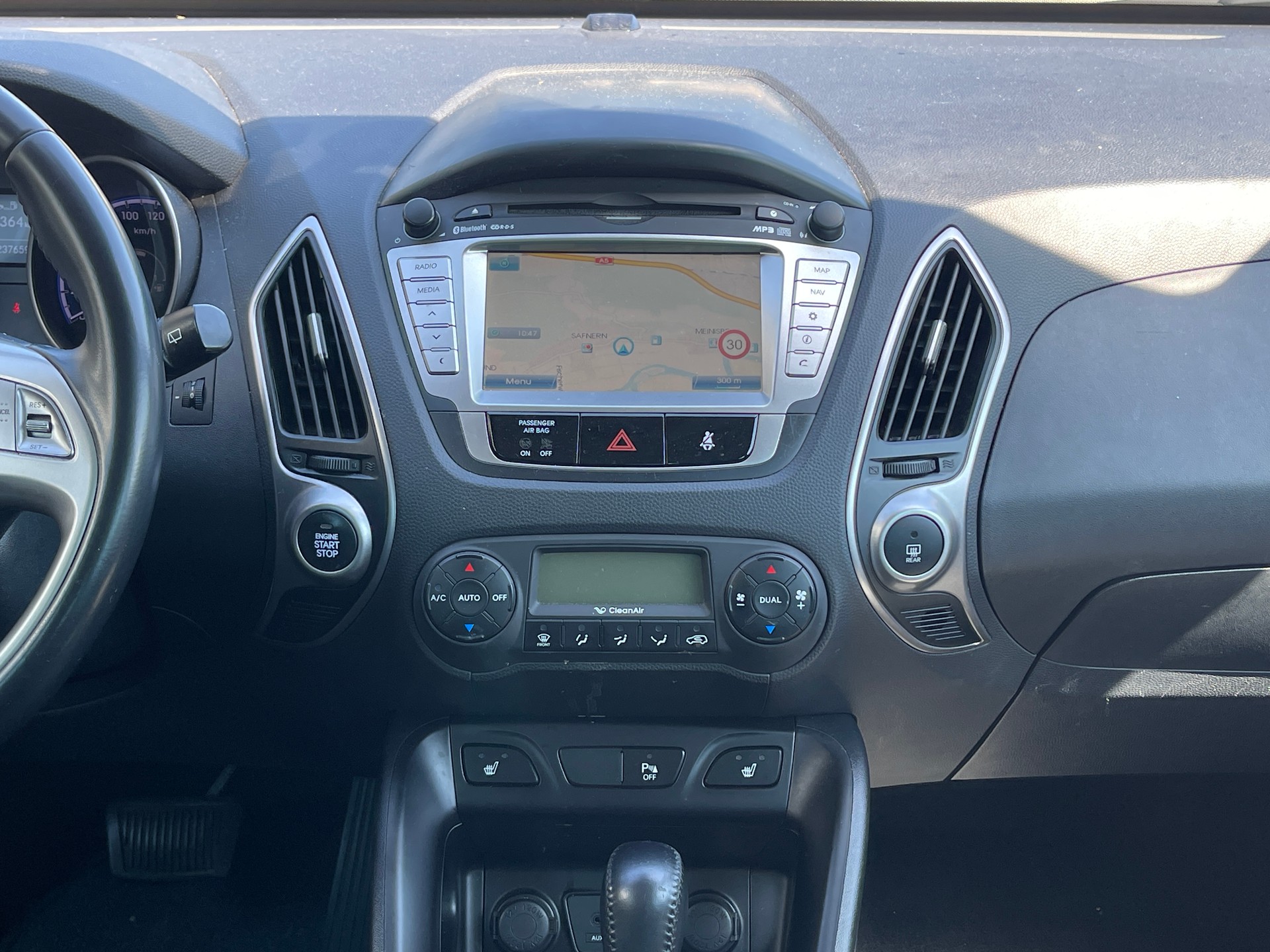 HYUNDAI iX 35 2.0 CRDi Style 4WD Automatic-image-9