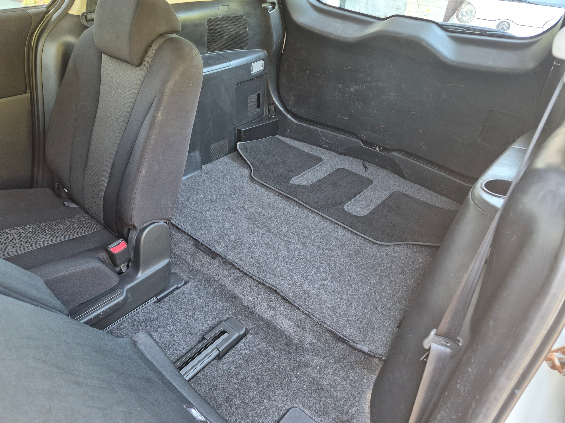 MAZDA 5 1.8 16V Youngster-image-8