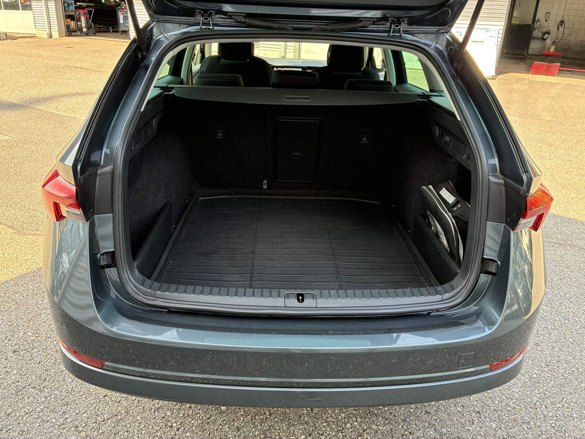 SKODA Octavia Combi 2.0 TDI DSG Ambition 4x4-image-7