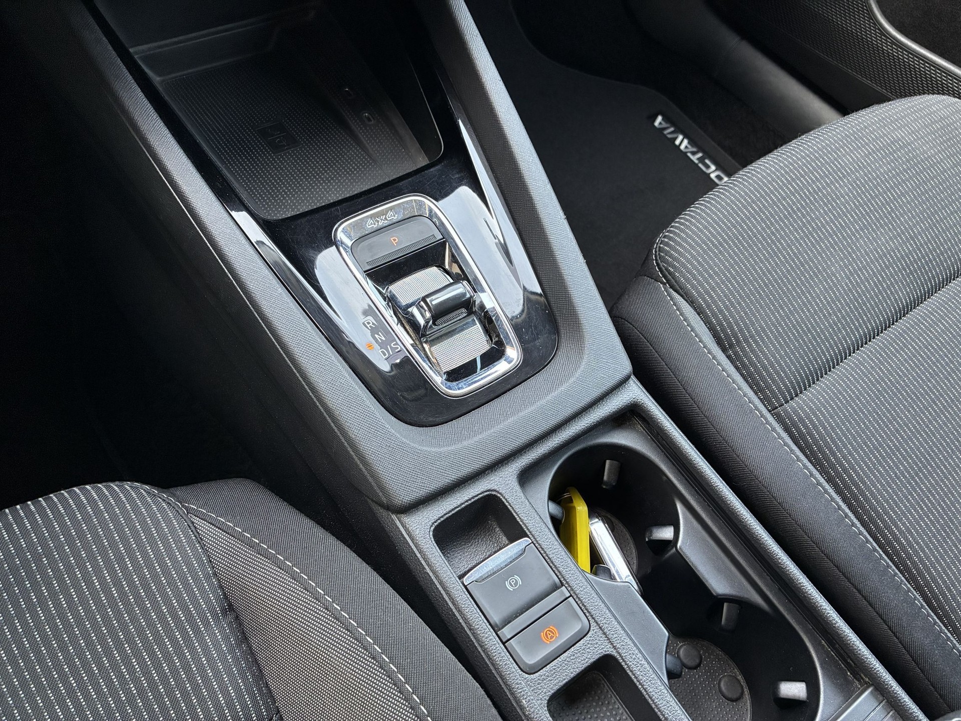 SKODA Octavia Combi 2.0 TDI DSG Ambition 4x4-image-12