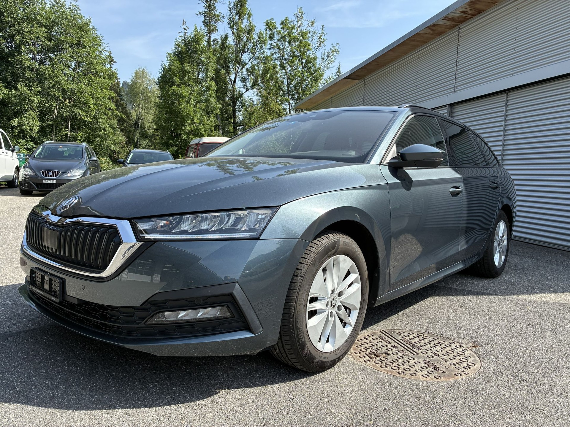 SKODA Octavia Combi 2.0 TDI DSG Ambition 4x4-image-0