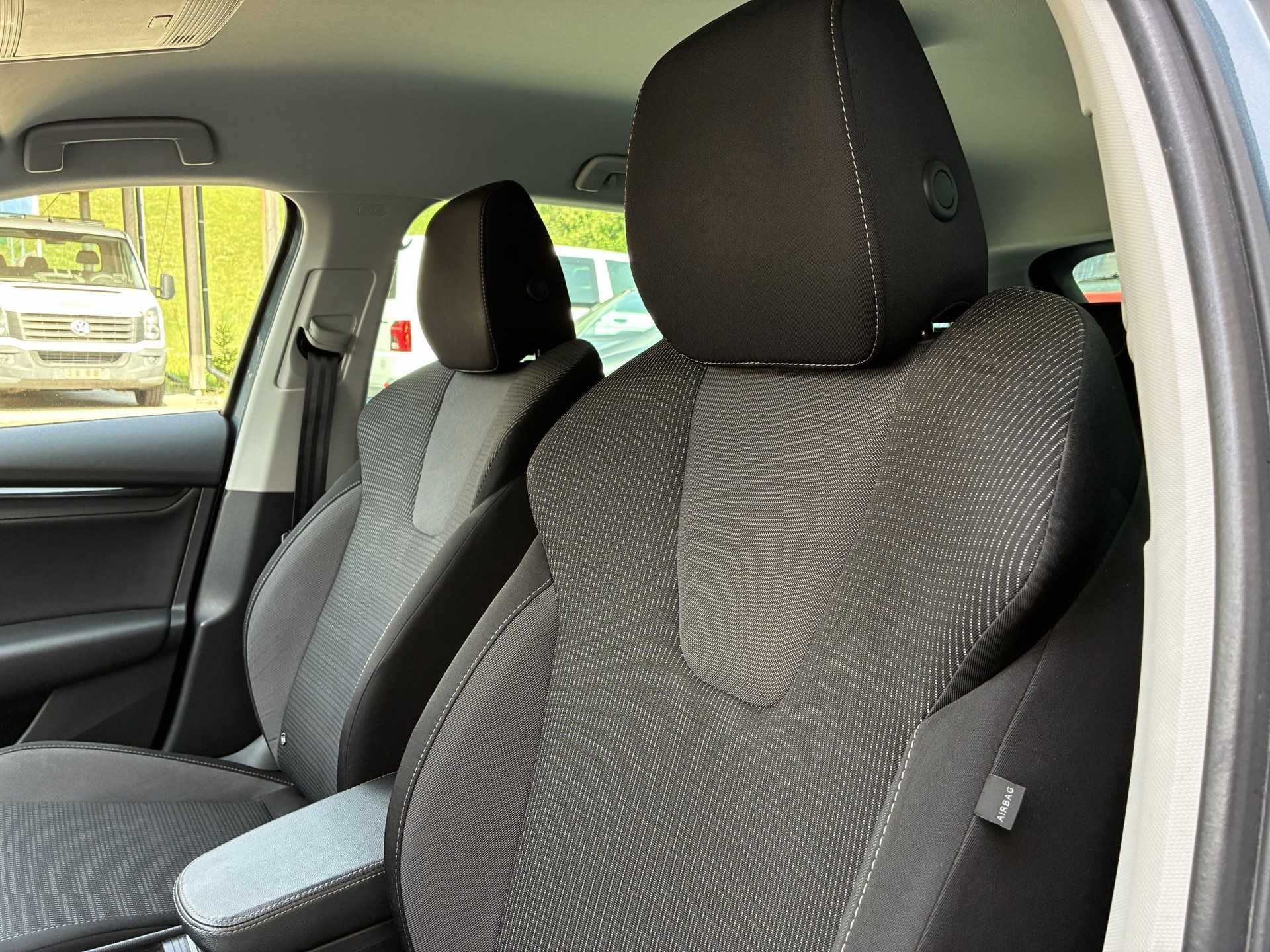 SKODA Octavia Combi 2.0 TDI DSG Ambition 4x4-image-11