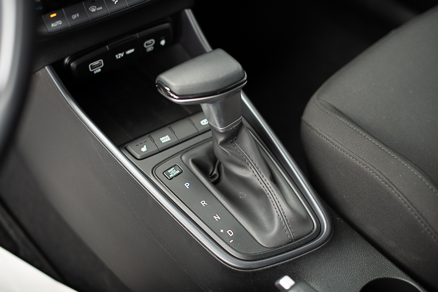 HYUNDAI Bayon 1.0 T-GDi AmpliaDCT-image-10