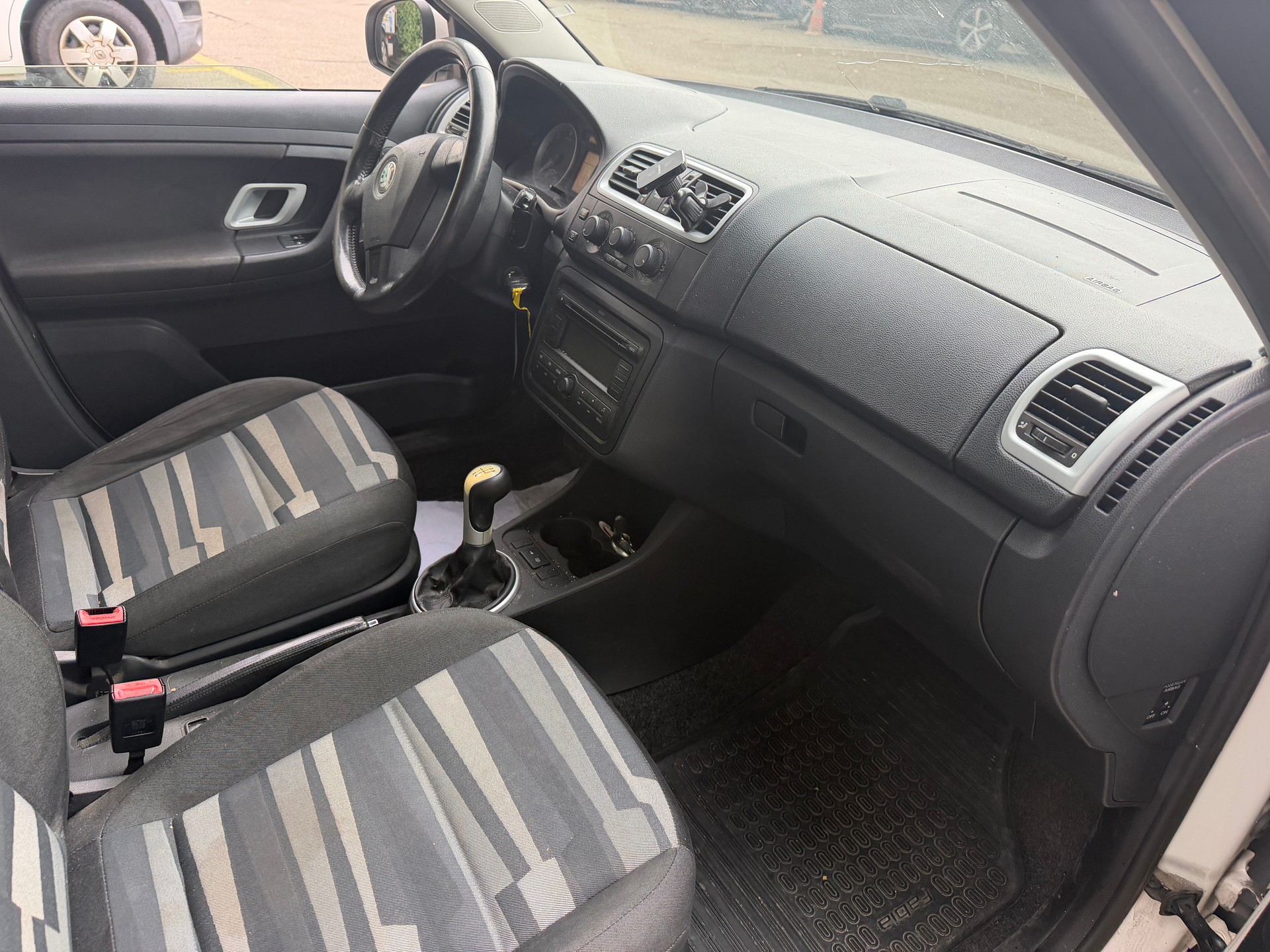 SKODA Fabia 1.4 TDI Ambiente-image-8