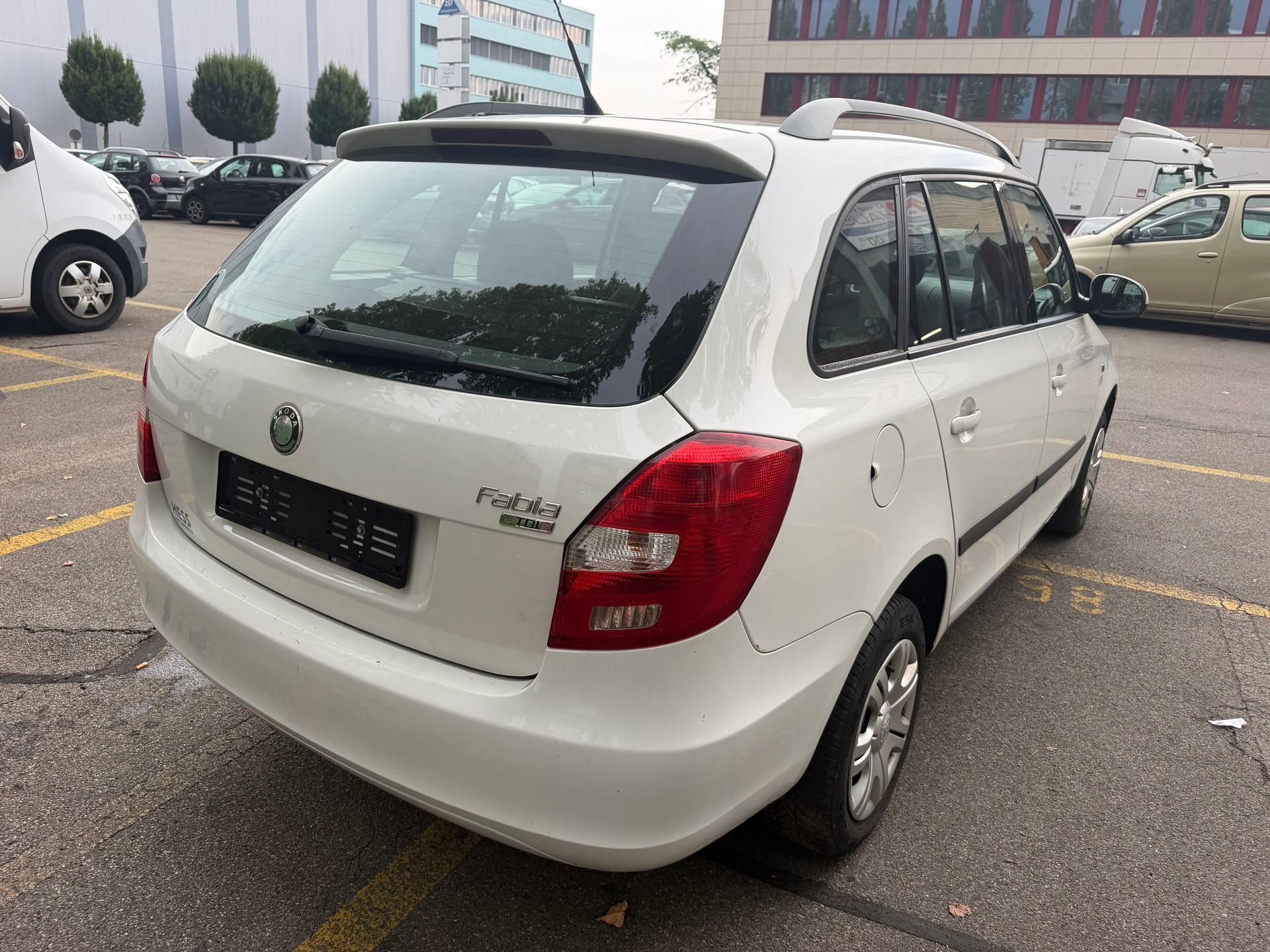 SKODA Fabia 1.4 TDI Ambiente-image-7