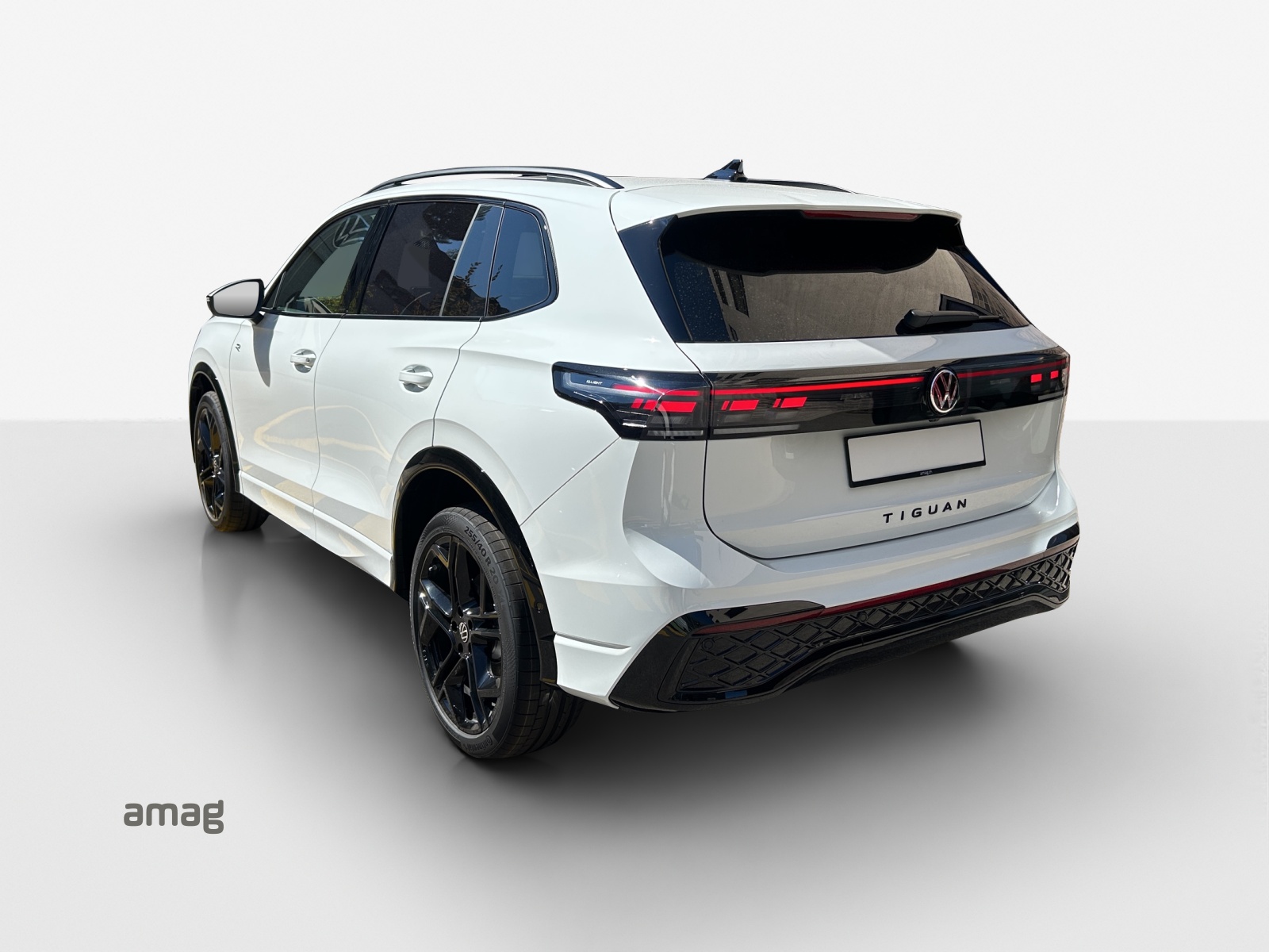 VW Tiguan 2.0 TSI DSG R-Line Plus 4Motion-showroom-element-2