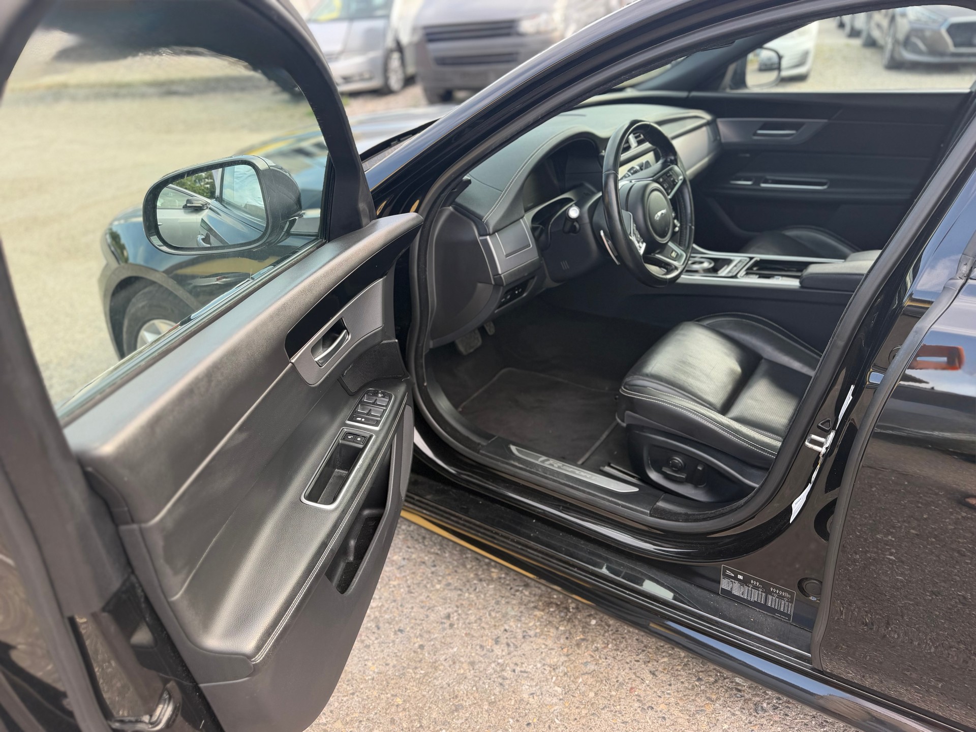 JAGUAR XF Sportbrake 20d R-Sport AWD Automatic-image-13