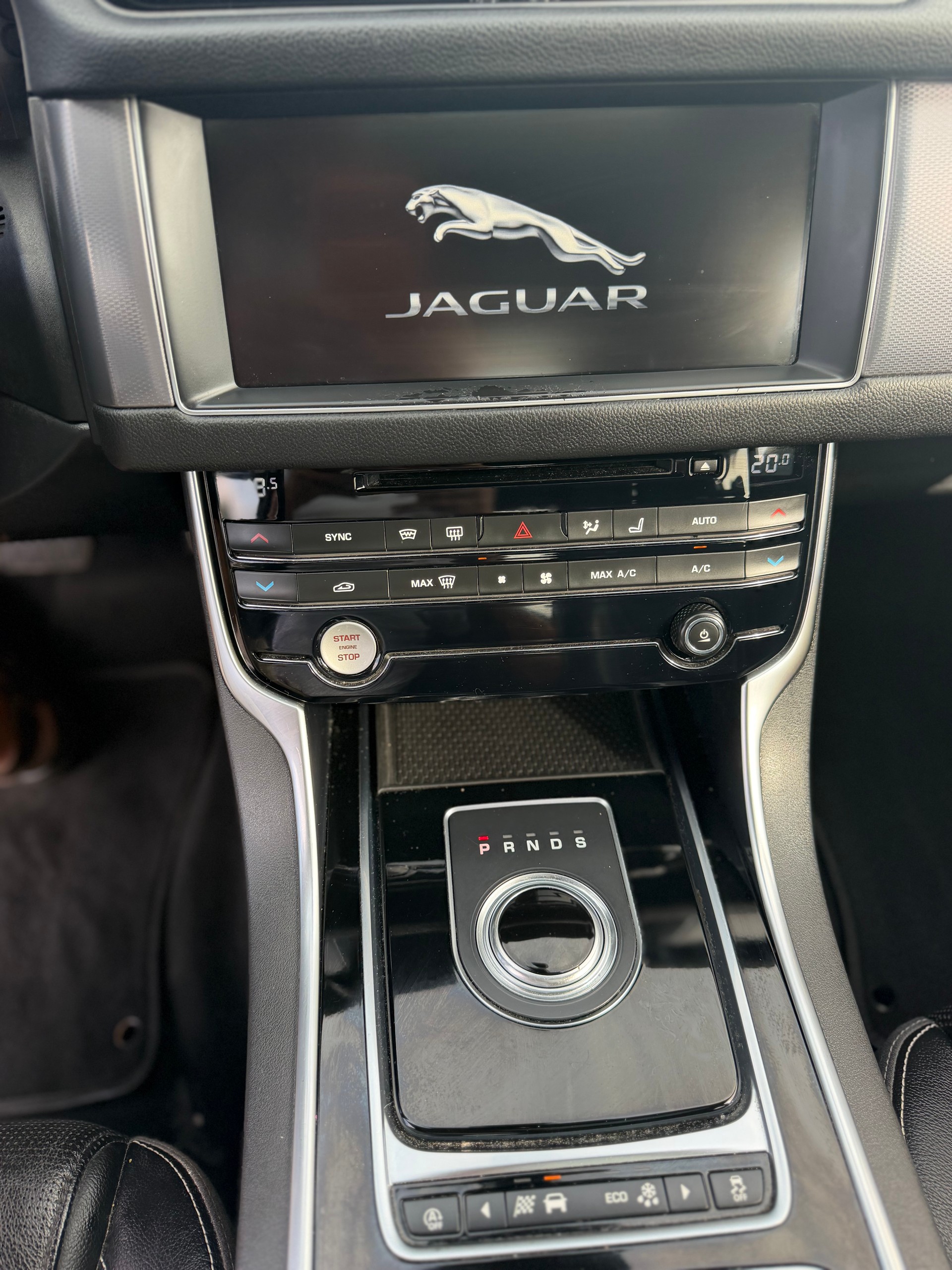 JAGUAR XF Sportbrake 20d R-Sport AWD Automatic-image-18