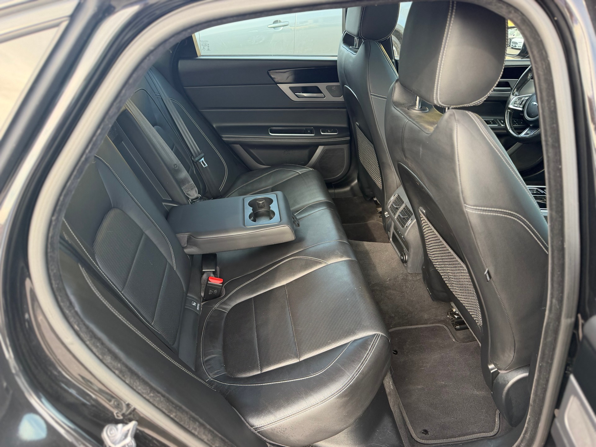 JAGUAR XF Sportbrake 20d R-Sport AWD Automatic-image-10