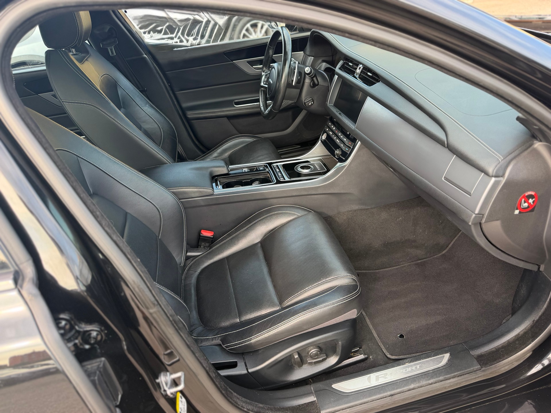 JAGUAR XF Sportbrake 20d R-Sport AWD Automatic-image-12