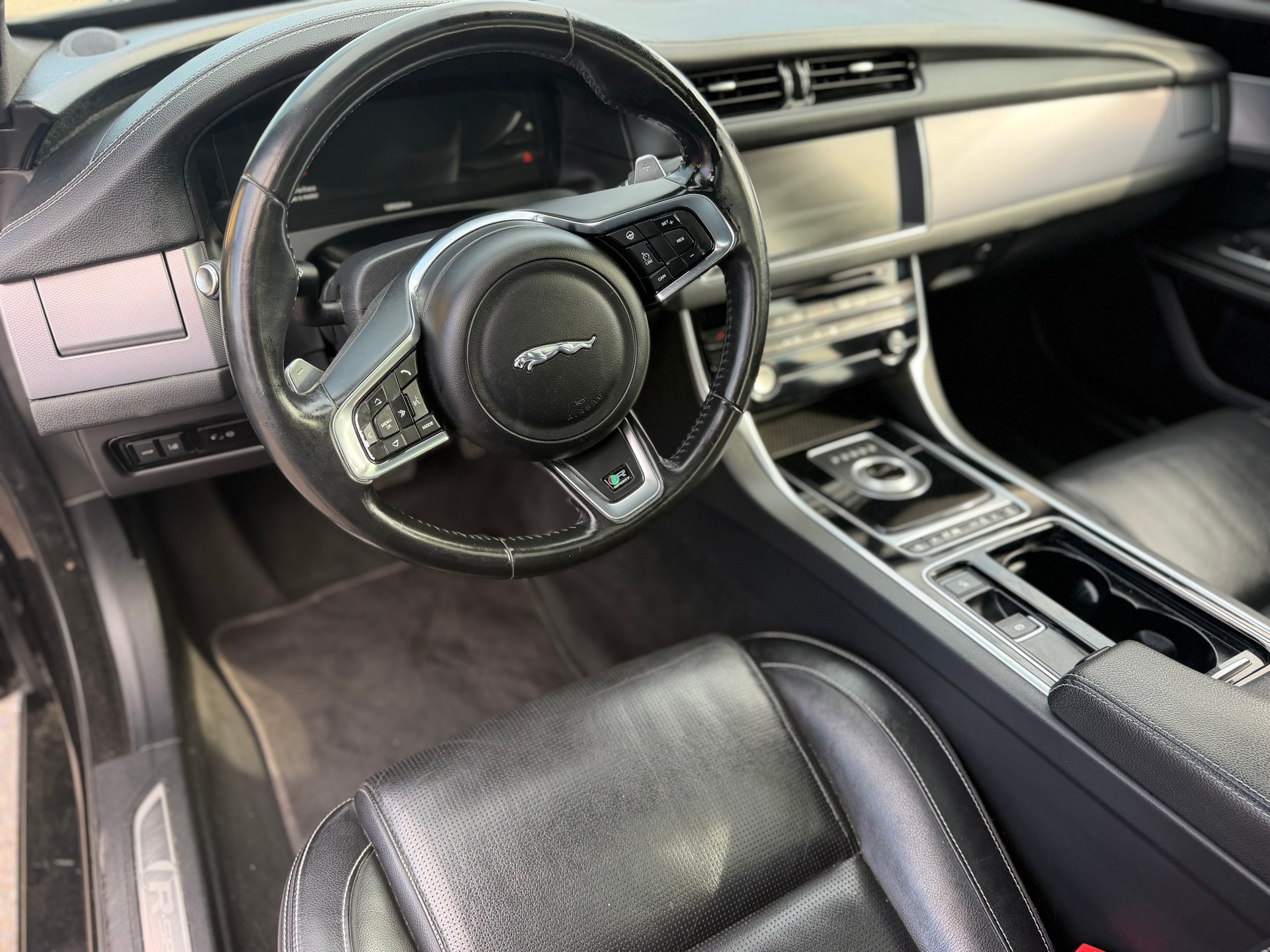 JAGUAR XF Sportbrake 20d R-Sport AWD Automatic-image-14