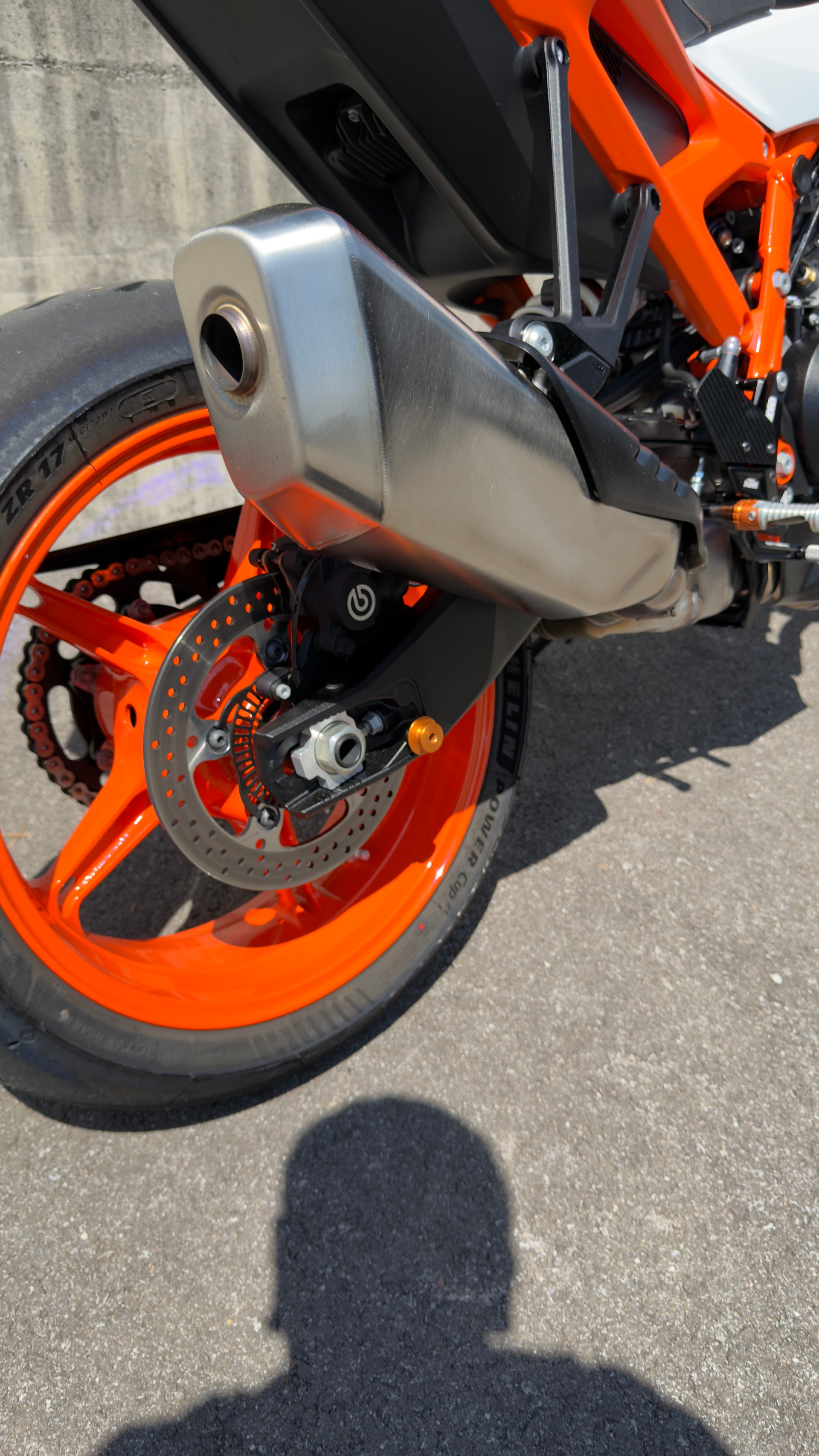 KTM 990 Duke R avec diverses options-image-8