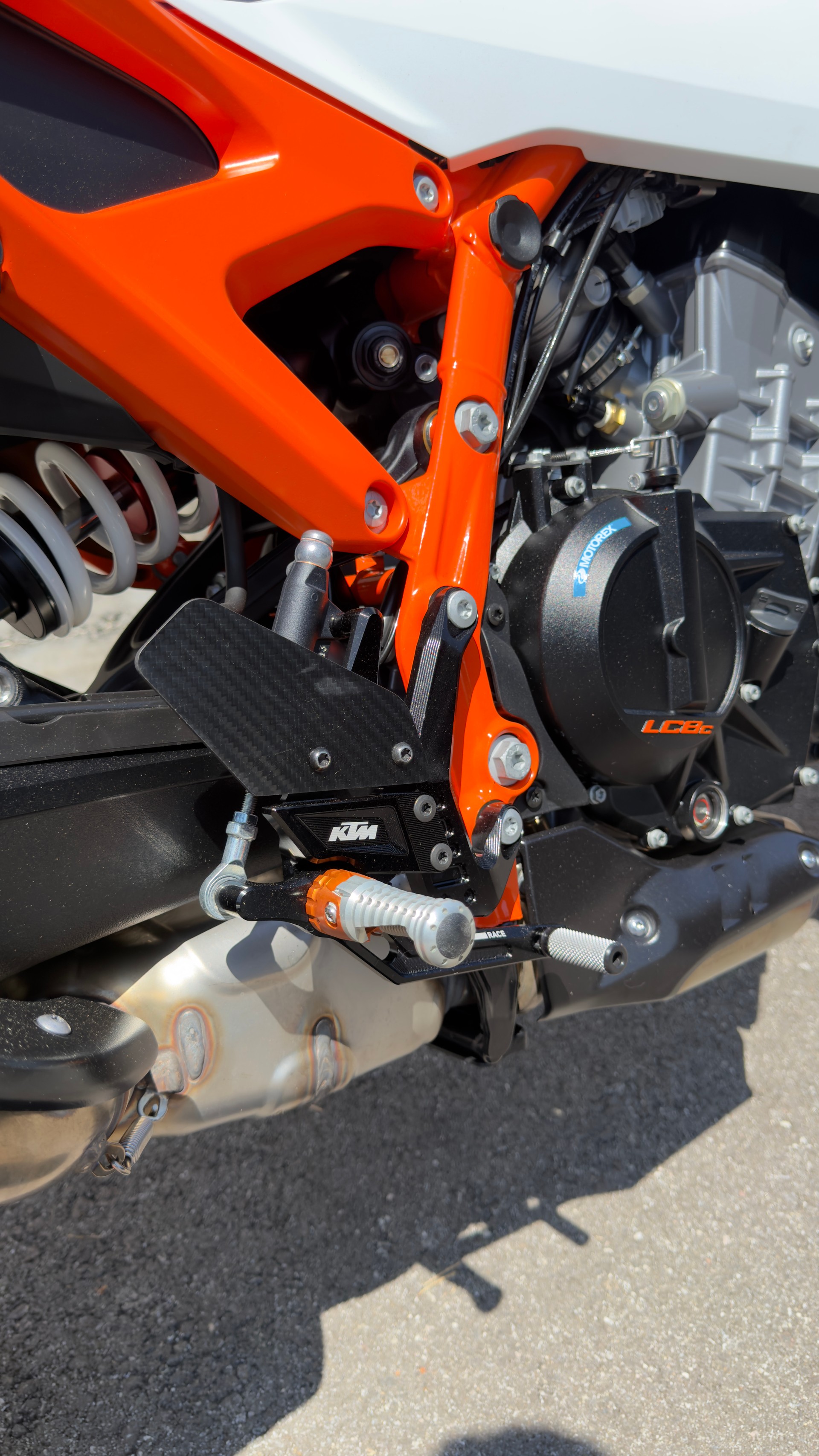 KTM 990 Duke R avec diverses options-image-5