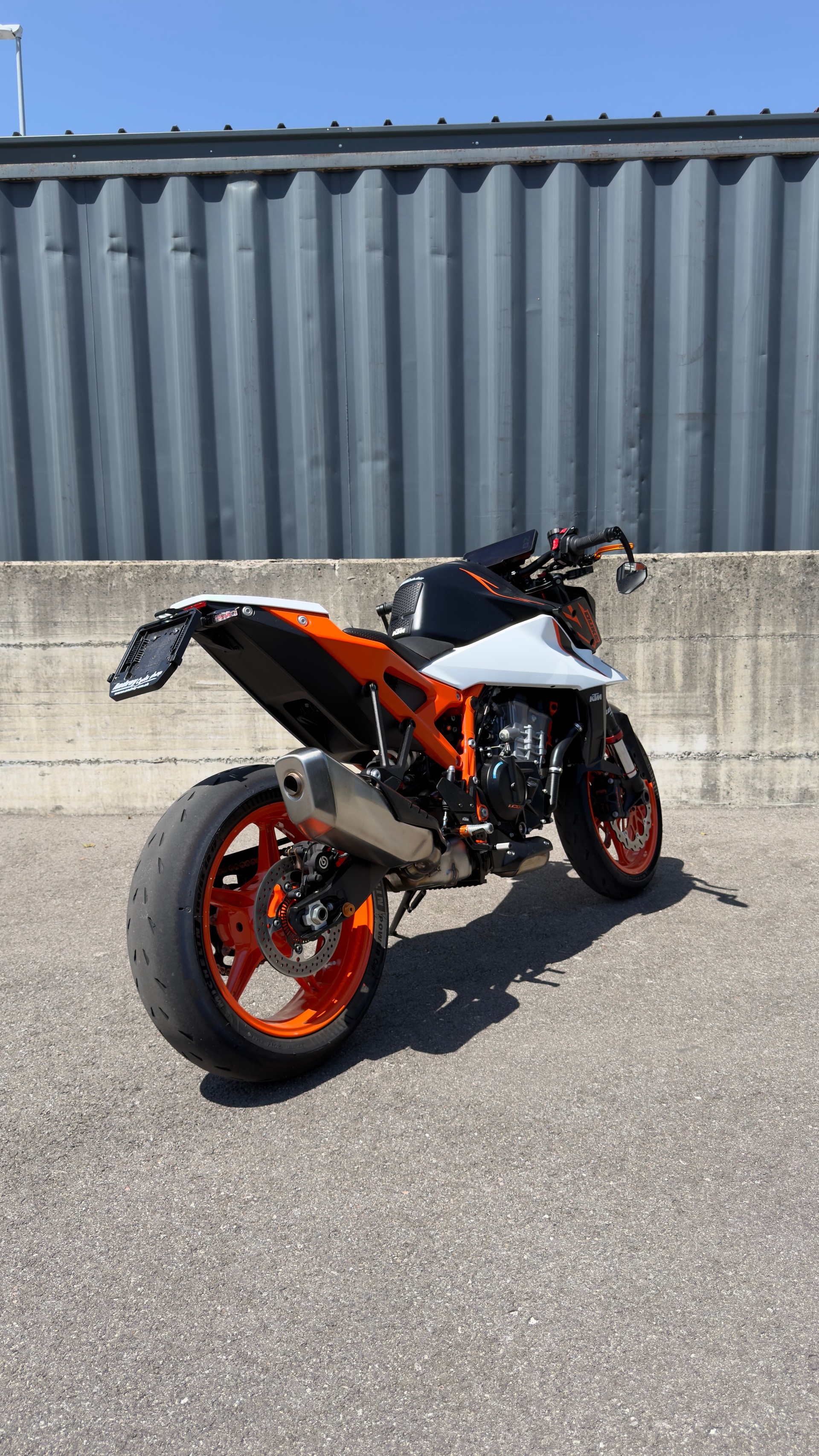 KTM 990 Duke R avec diverses options-showroom-element-2
