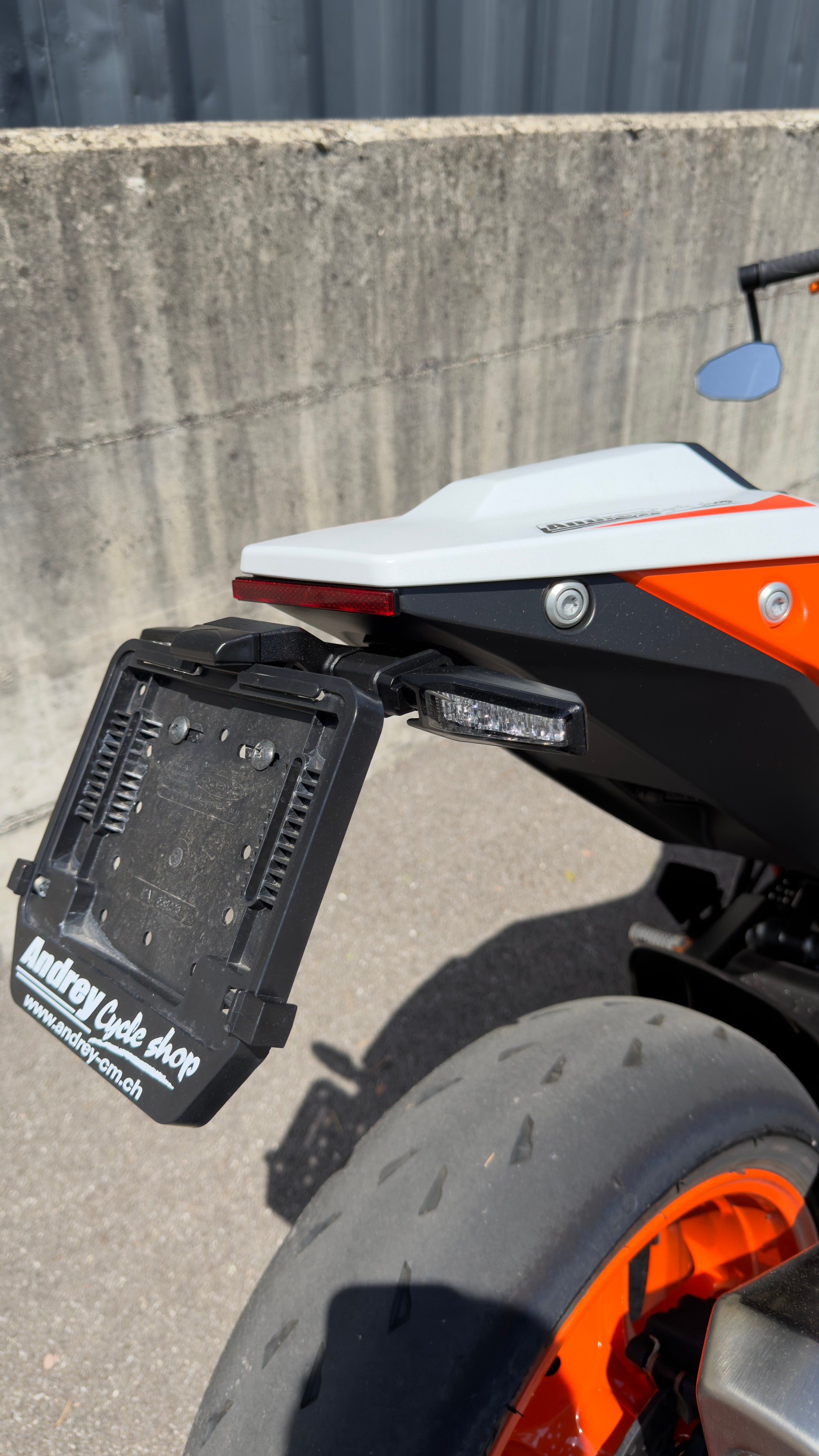 KTM 990 Duke R avec diverses options-image-7