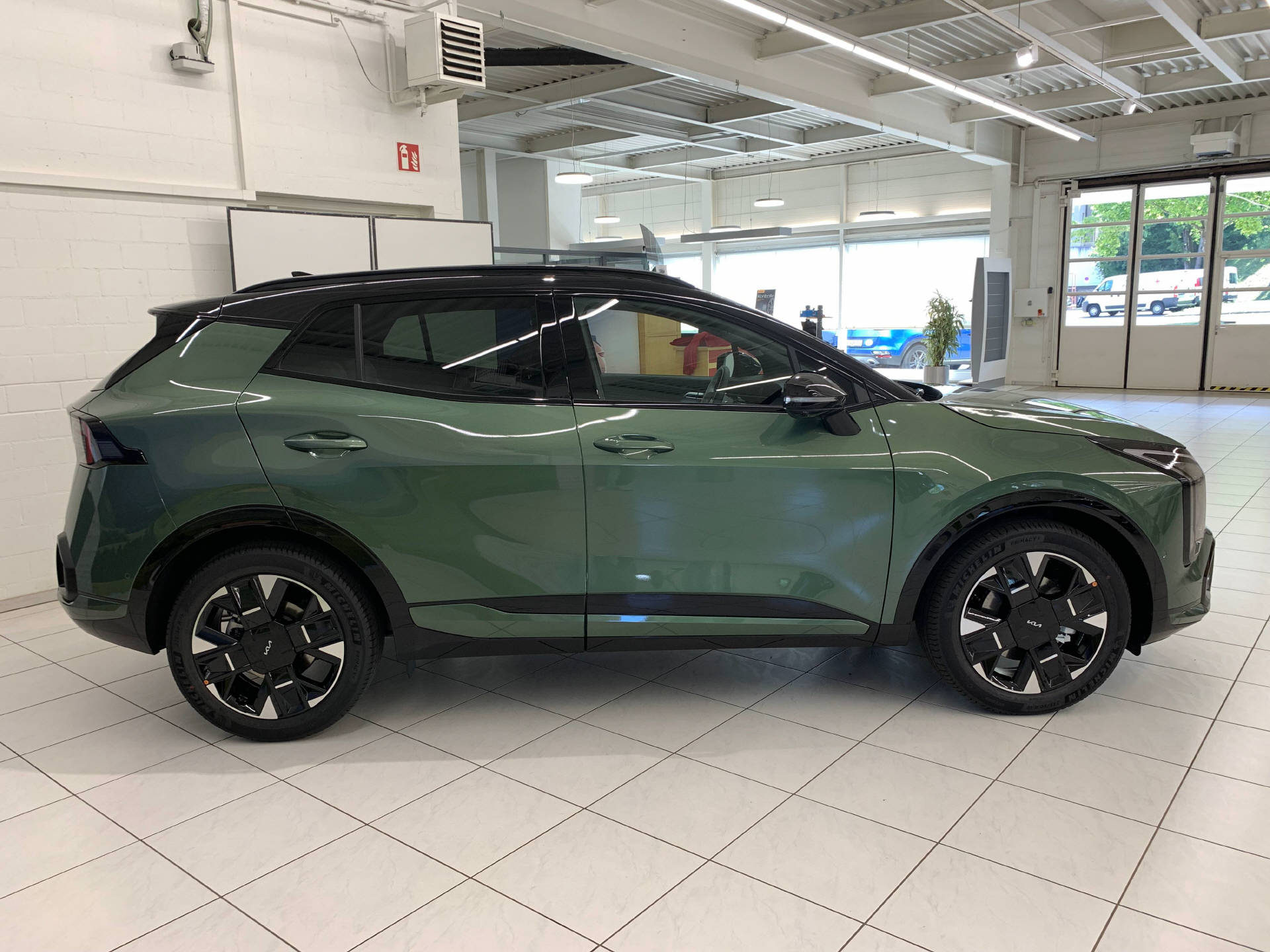 KIA Sportage 1.6 T-GDi Hybrid GT-Line-image-3
