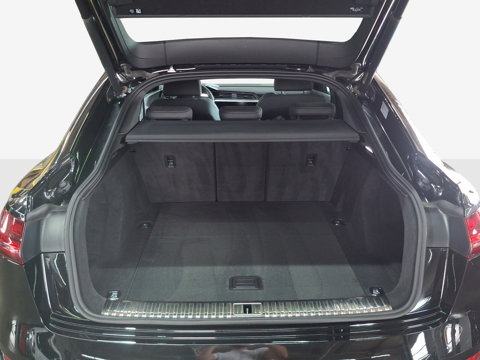 AUDI e-tron 55 Sportback Advanced Black Edition quattro-image-12