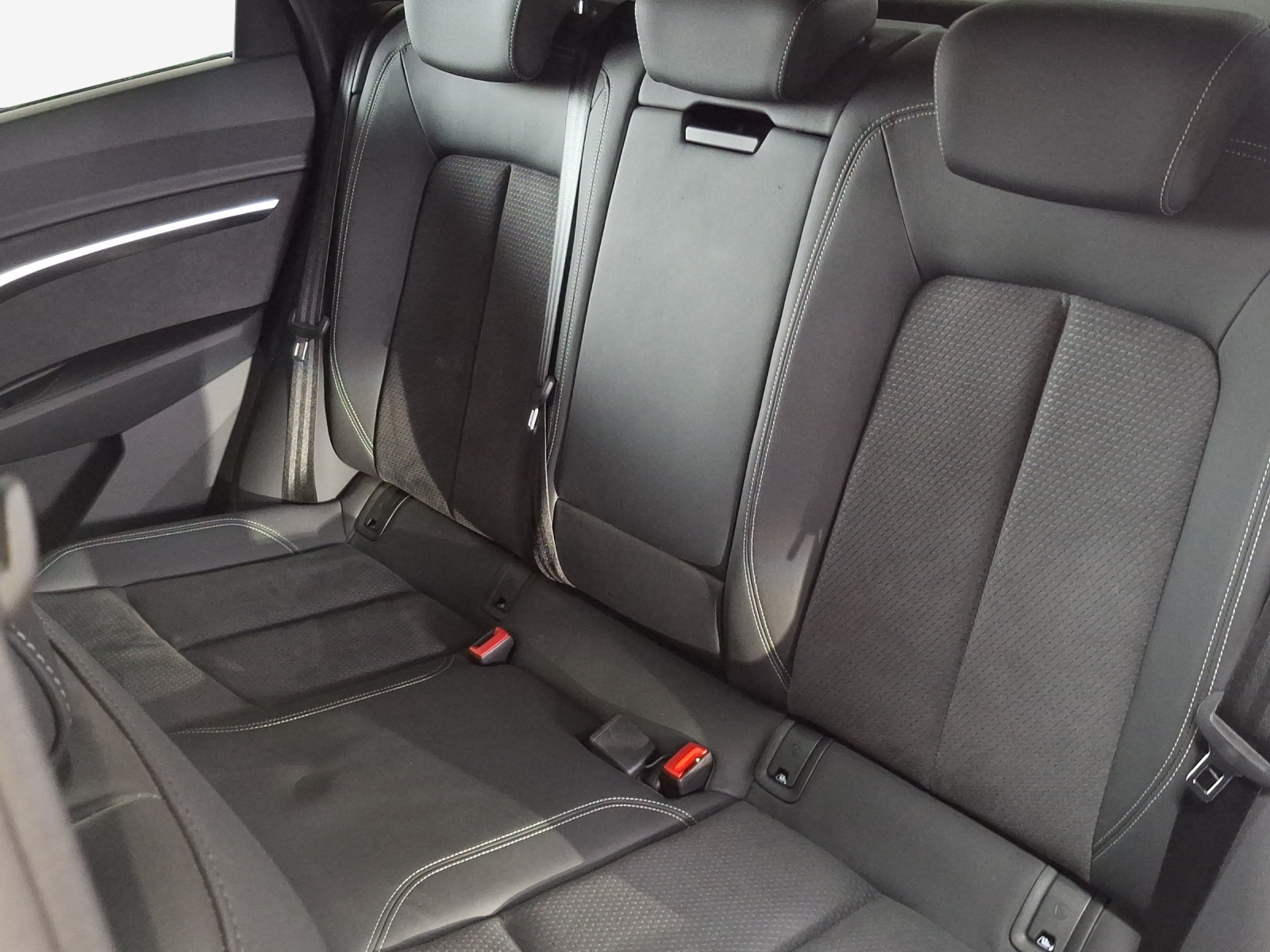 AUDI e-tron 55 Sportback Advanced Black Edition quattro-image-11