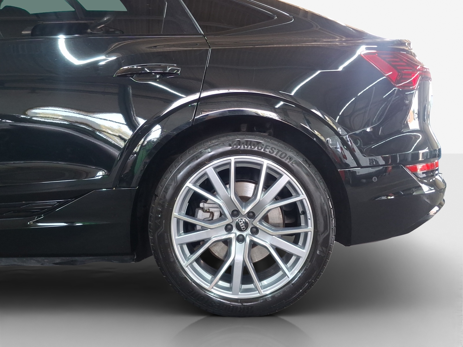AUDI e-tron 55 Sportback Advanced Black Edition quattro-image-13