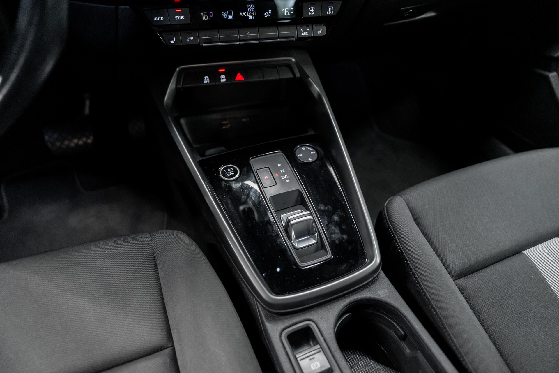 AUDI A3 Sportback 35 TFSI S-tronic-image-12