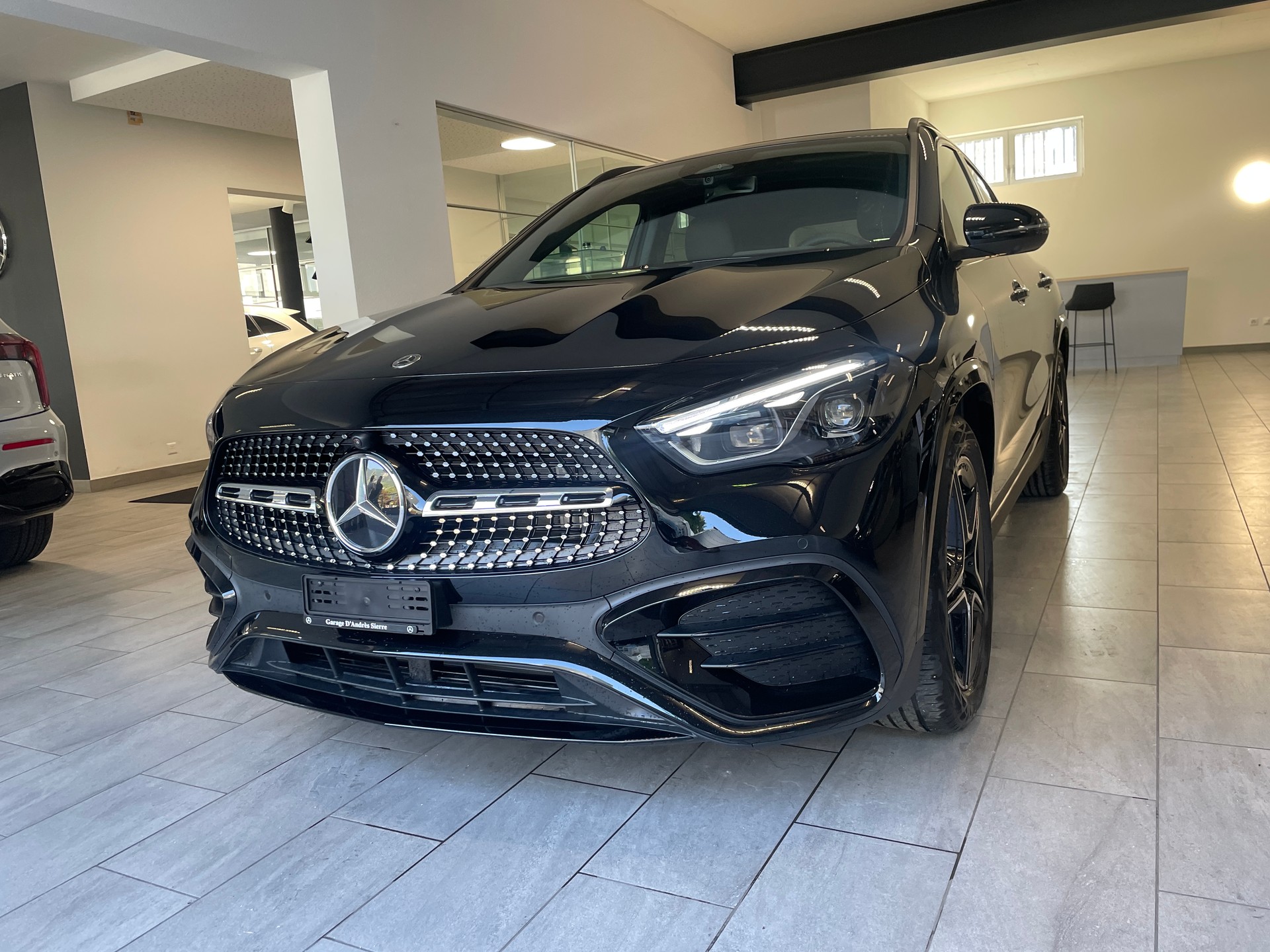 MERCEDES-BENZ GLA 250 4Matic 8G-DCT Swiss Star AMG Line-image-1